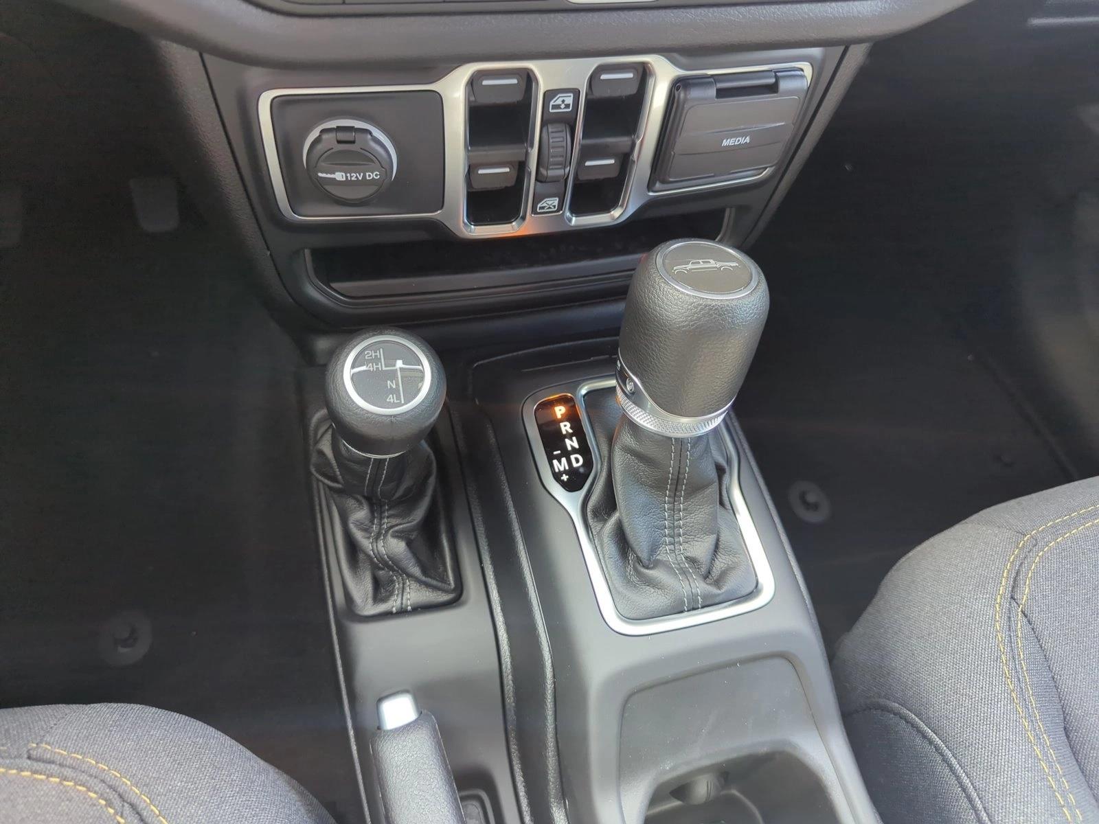 Used 2025 Granite Crystal Metallic Clearcoat Jeep Sport S image 15