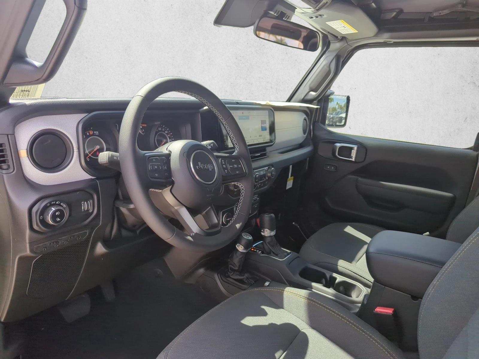 Used 2025 Granite Crystal Metallic Clearcoat Jeep Sport S image 3