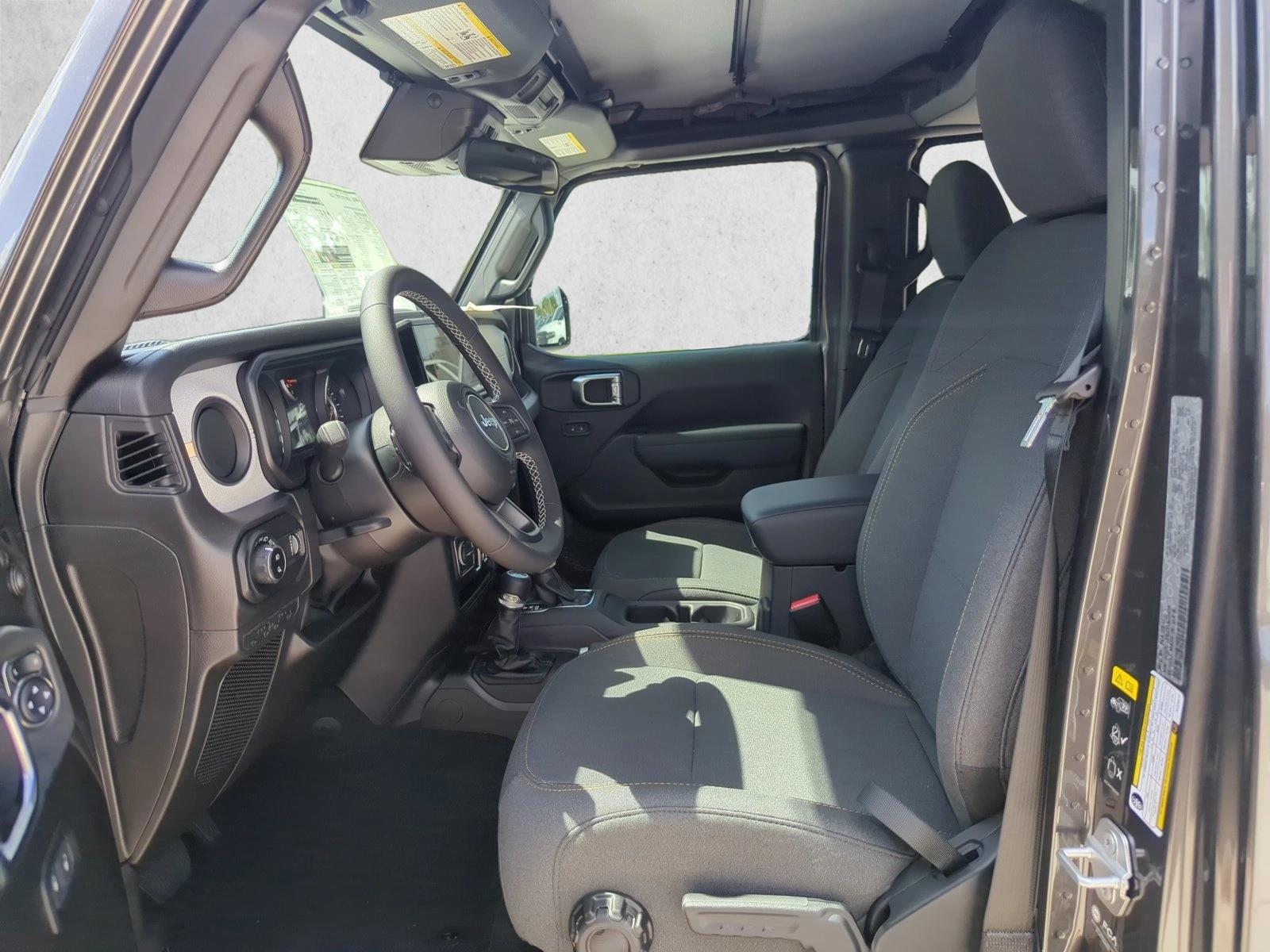 Used 2025 Granite Crystal Metallic Clearcoat Jeep Sport S image 4