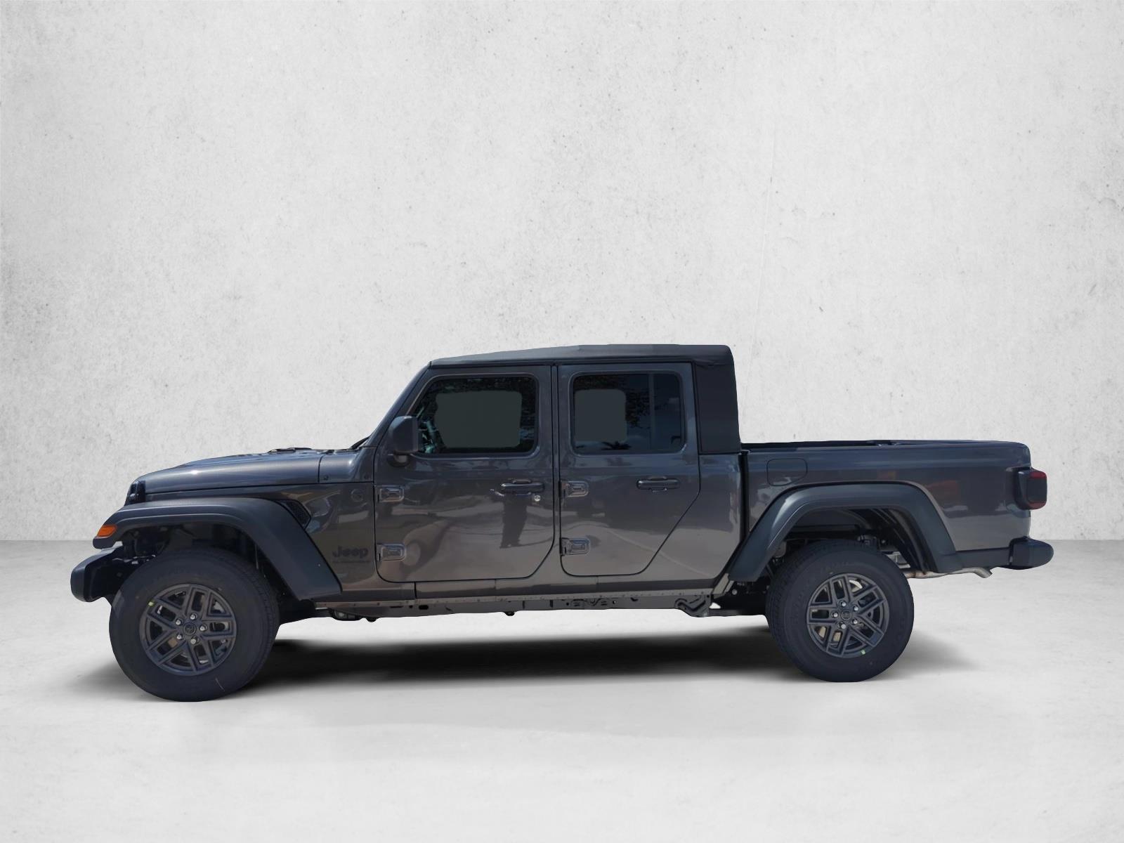 Used 2025 Granite Crystal Metallic Clearcoat Jeep Sport S image 5