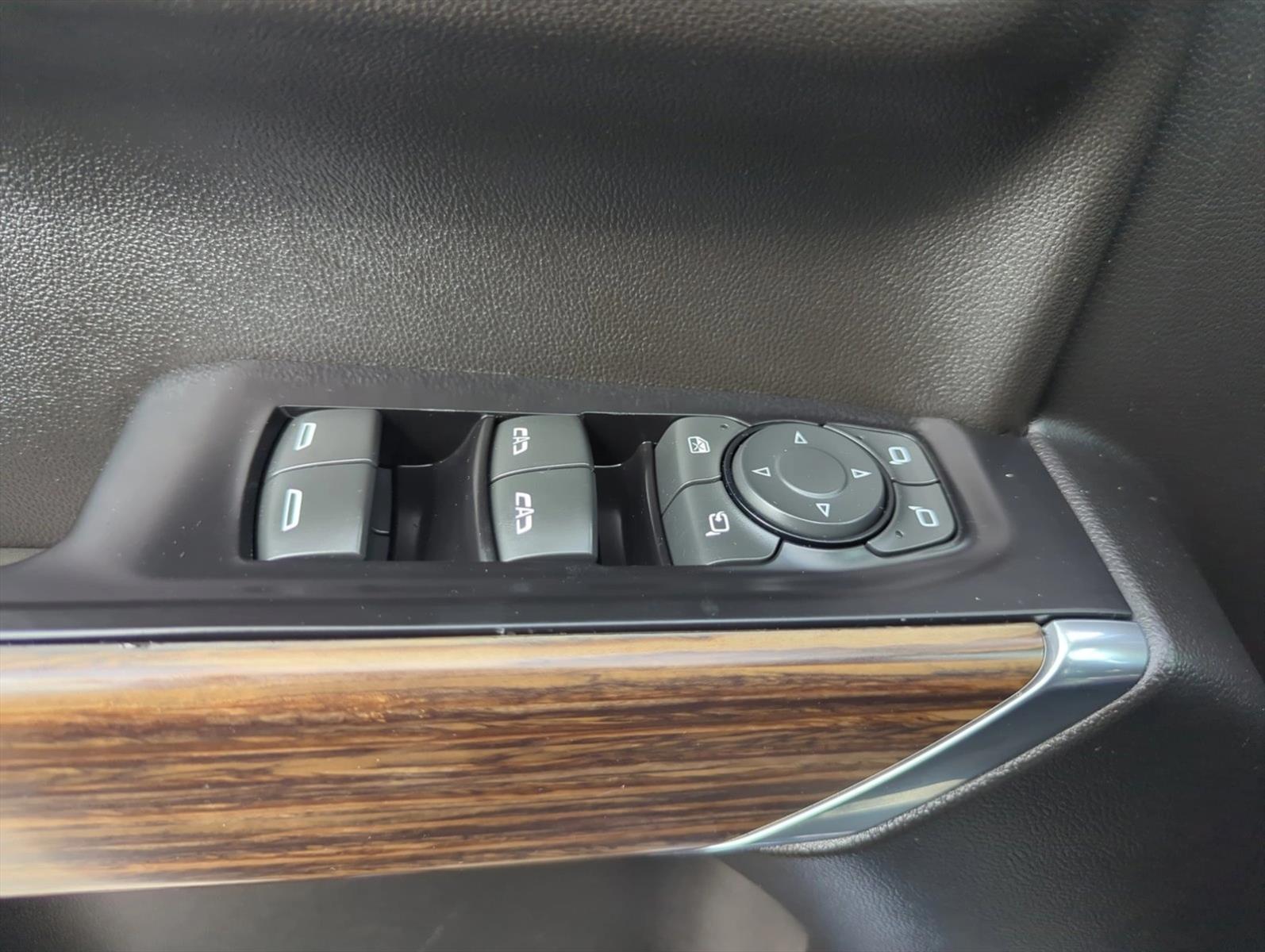 Used 2019 Blue CHEVROLET  image 29
