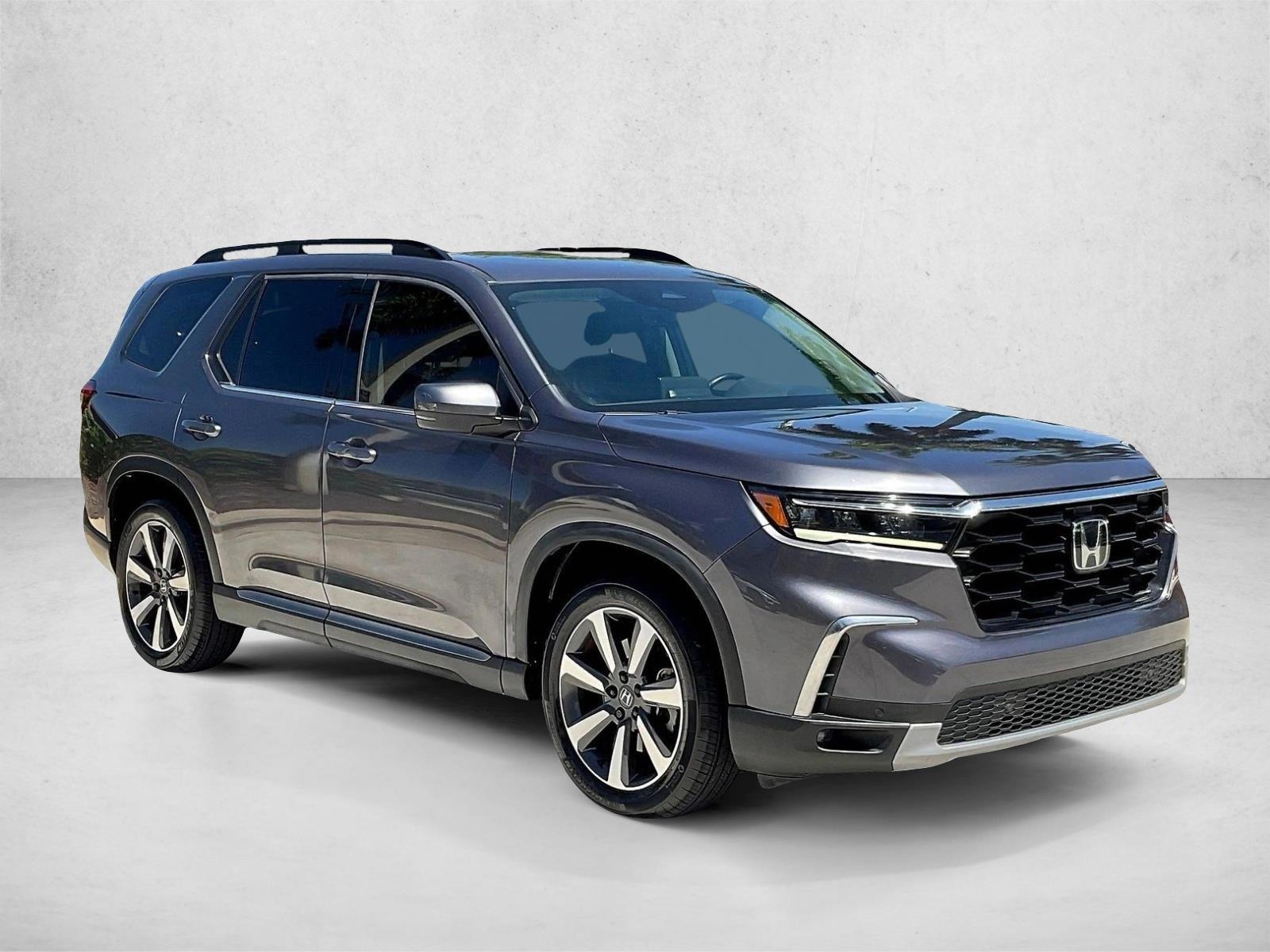 Used 2023 Modern Steel Metallic Honda Touring image 11