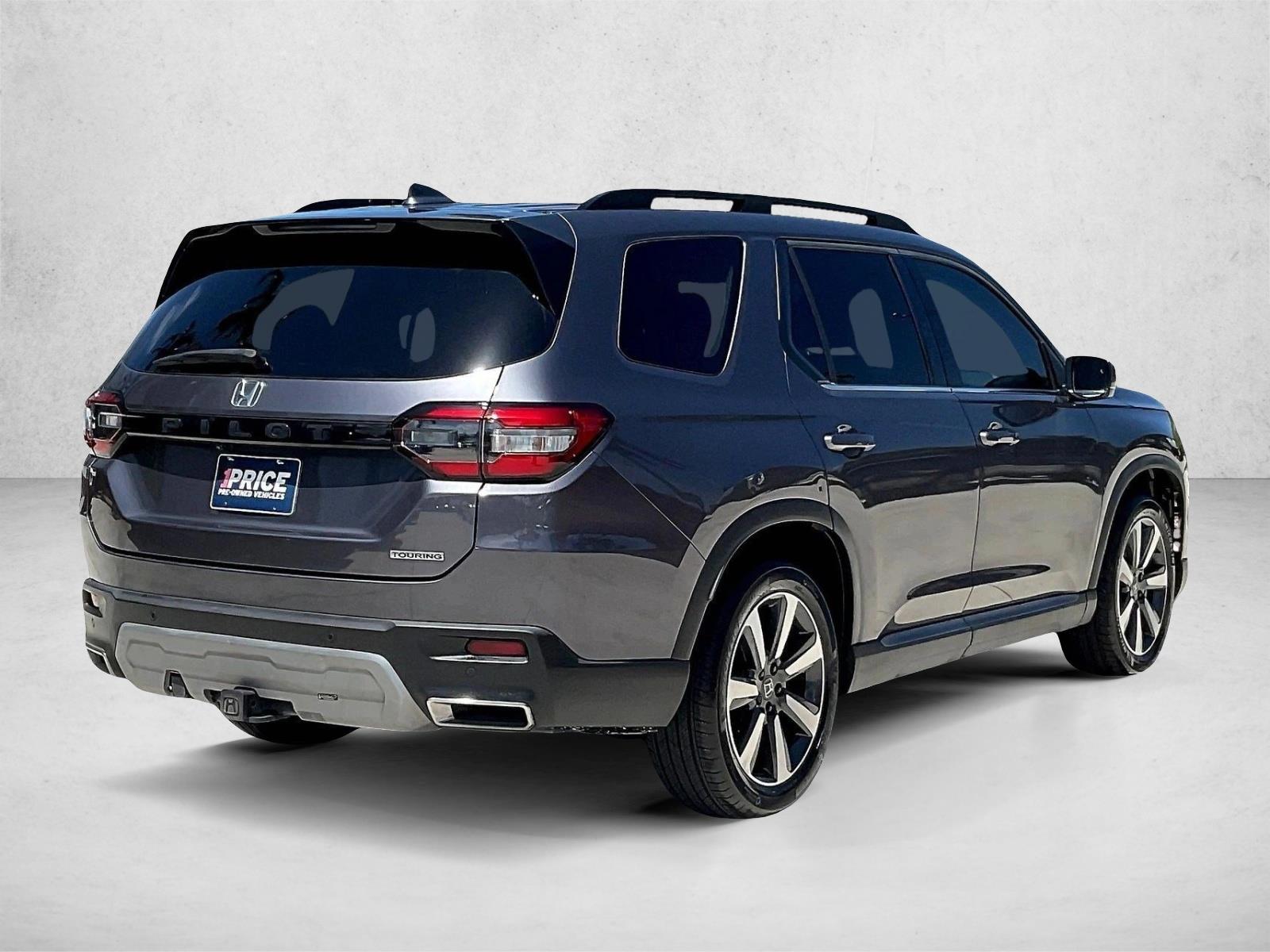 Used 2023 Modern Steel Metallic Honda Touring image 2