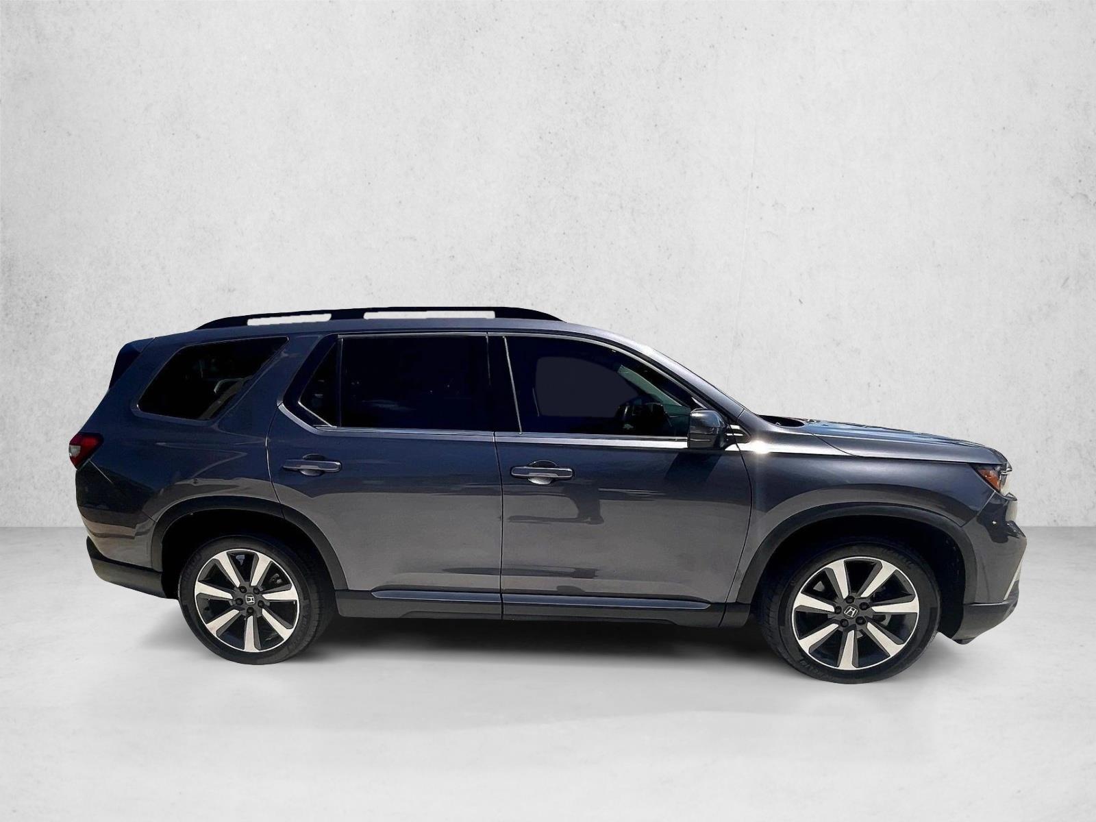 Used 2023 Modern Steel Metallic Honda Touring image 5