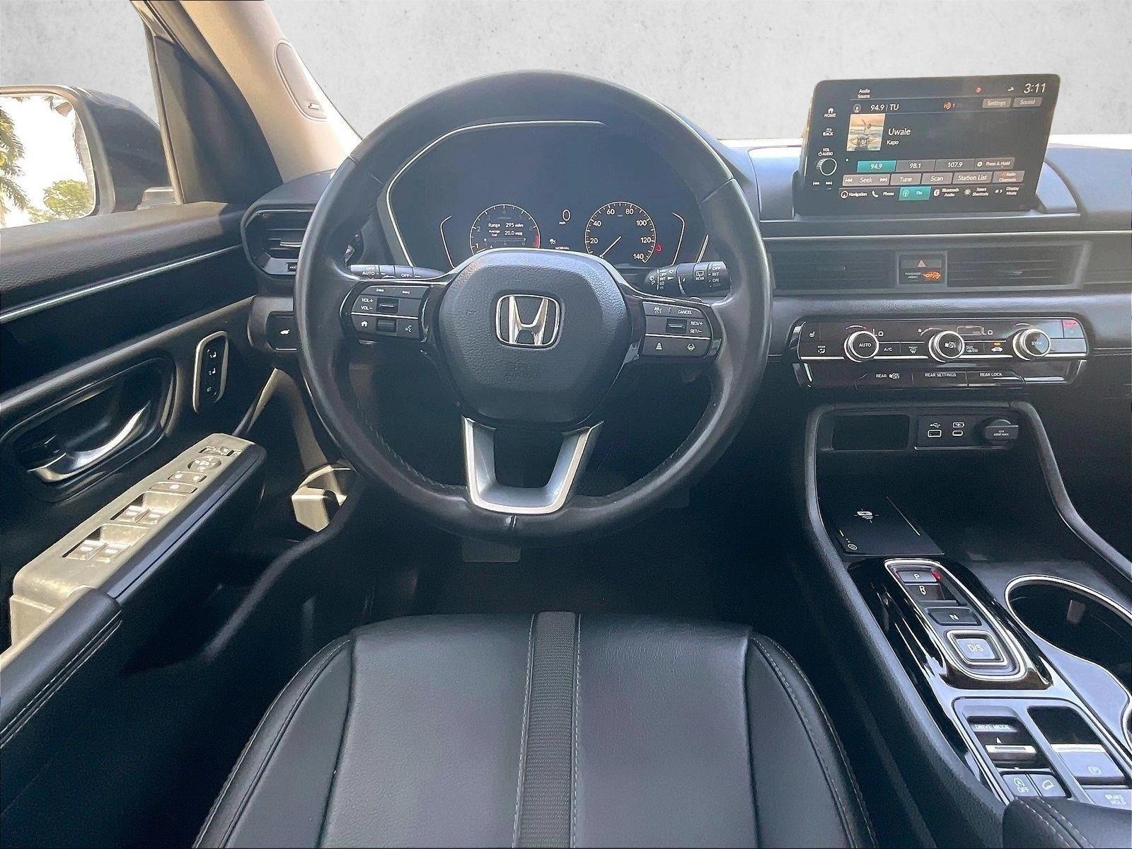 Used 2023 Modern Steel Metallic Honda Touring image 7