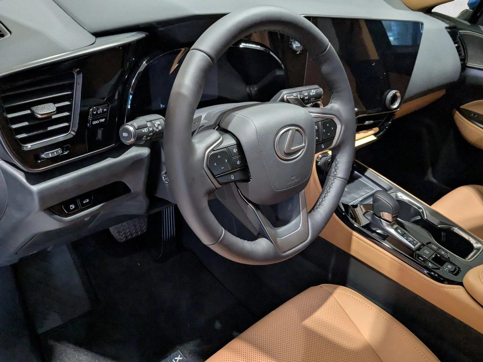 2025 Lexus NX 350 Luxury photo 3