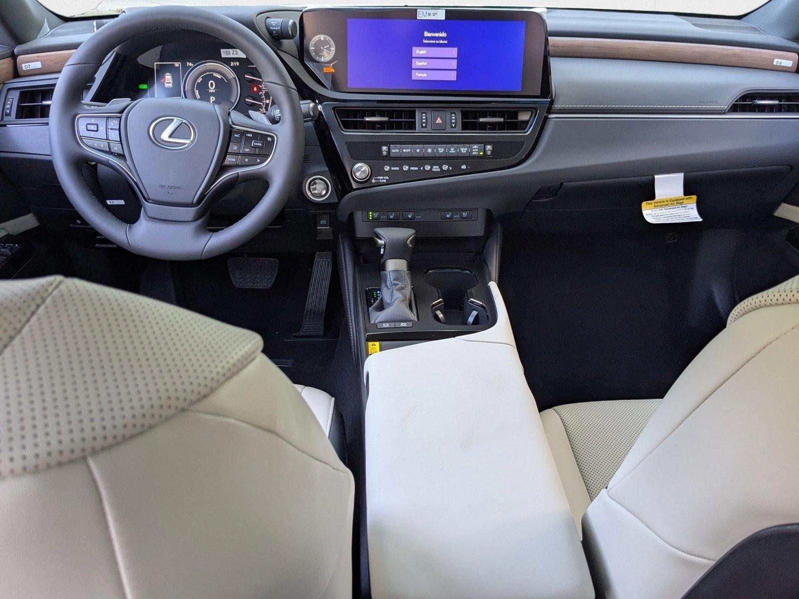 2025 Lexus ES 300h photo 13