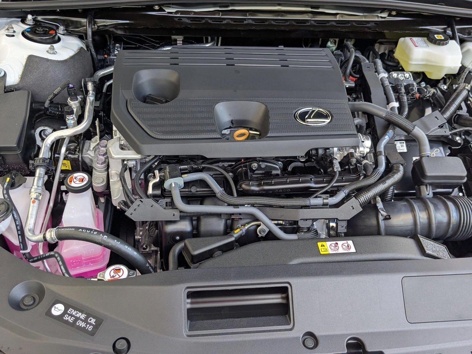2025 Lexus ES 300h photo 15