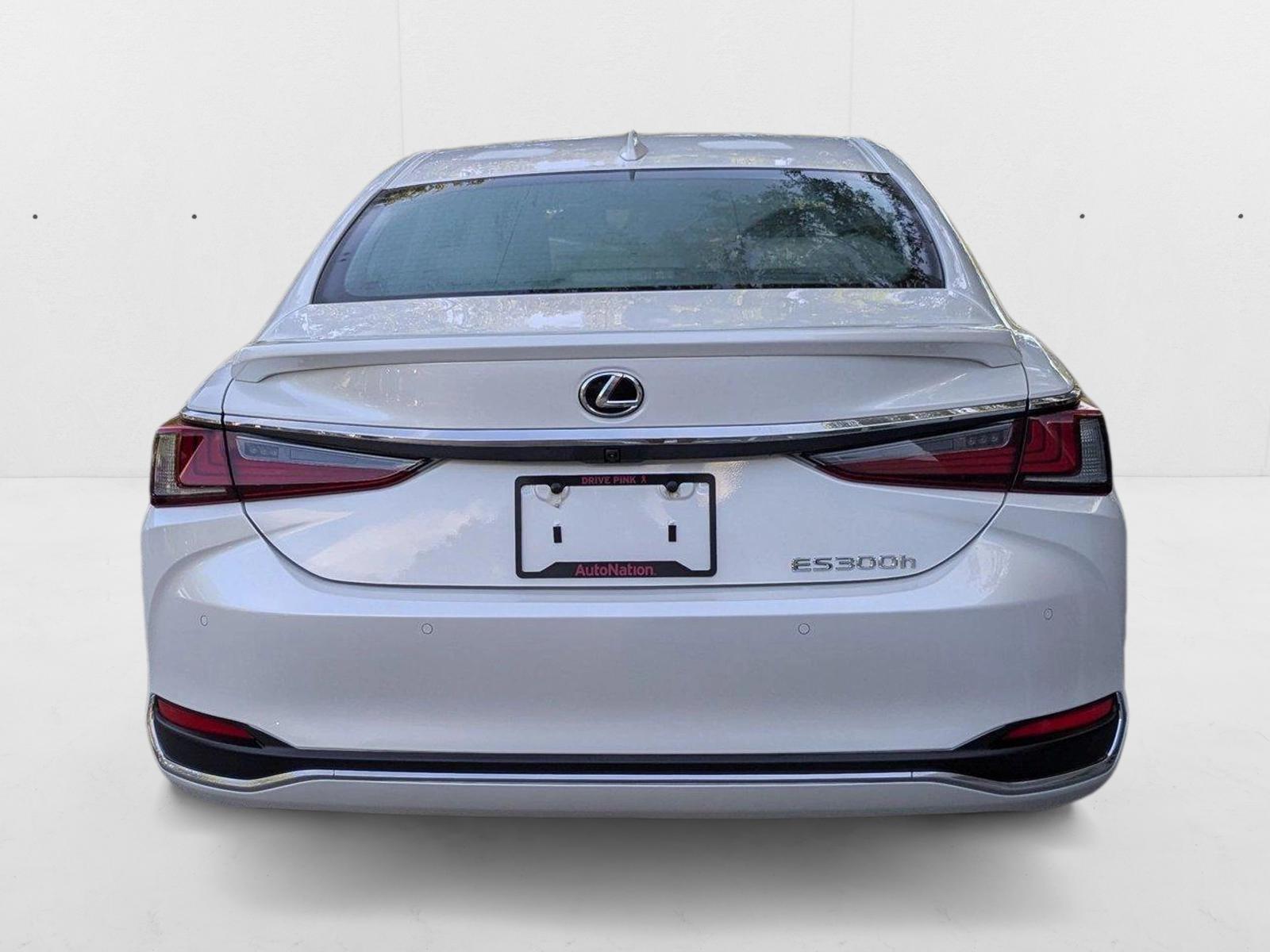 2025 Lexus ES 300h photo 7