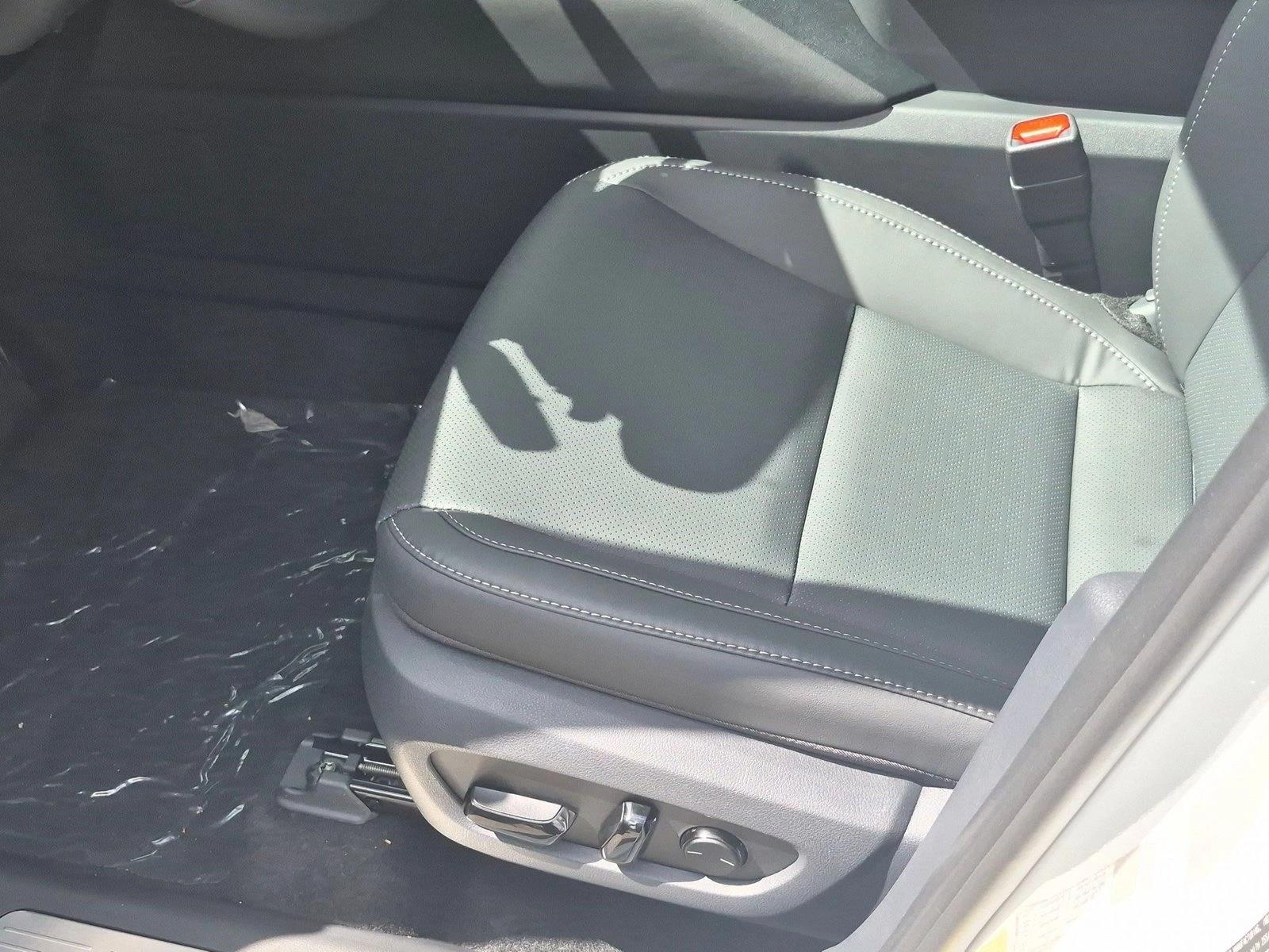 New 2026 Wind Chill Pearl Lexus  350 image 4