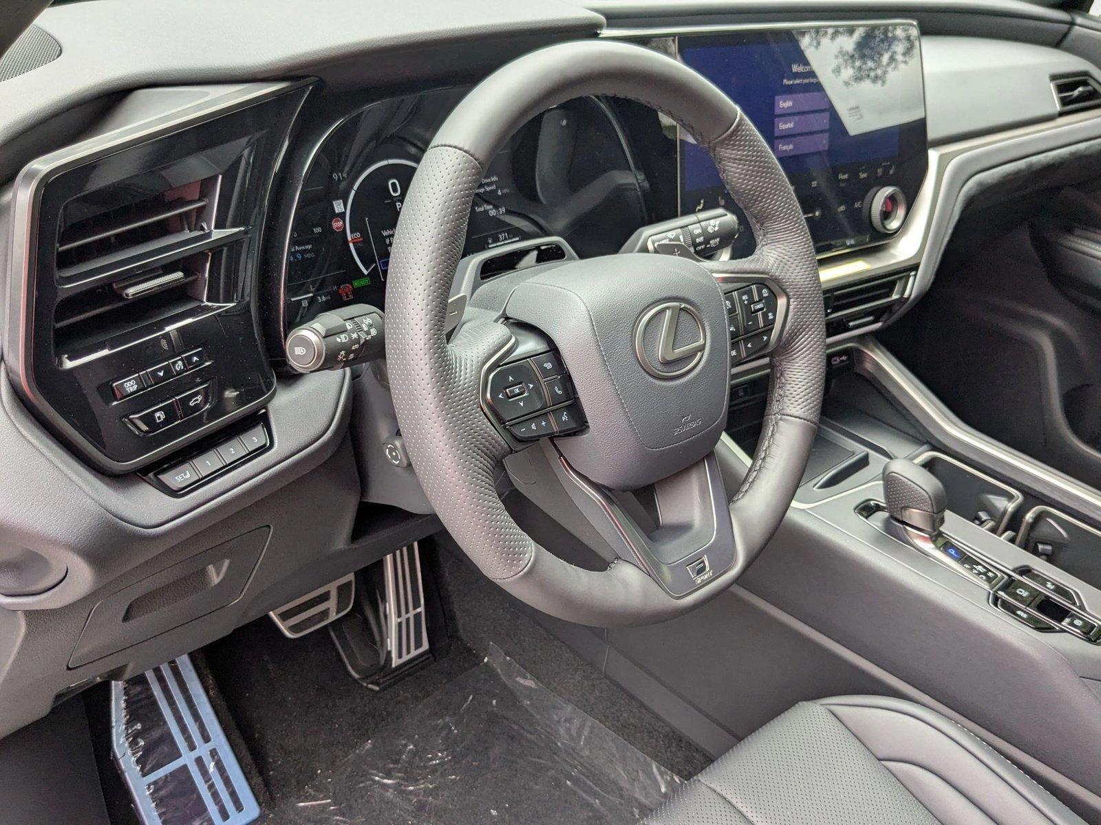 2025 Lexus TX 500h F SPORT Performance Premium photo 3