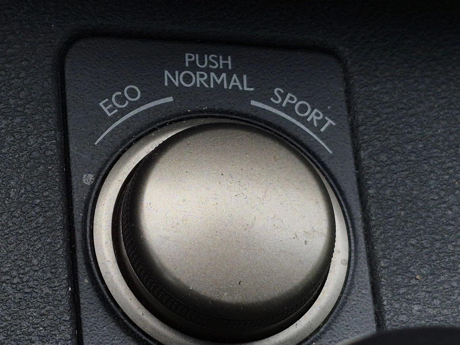 Used 2015 Atomic Silver Lexus  image 11