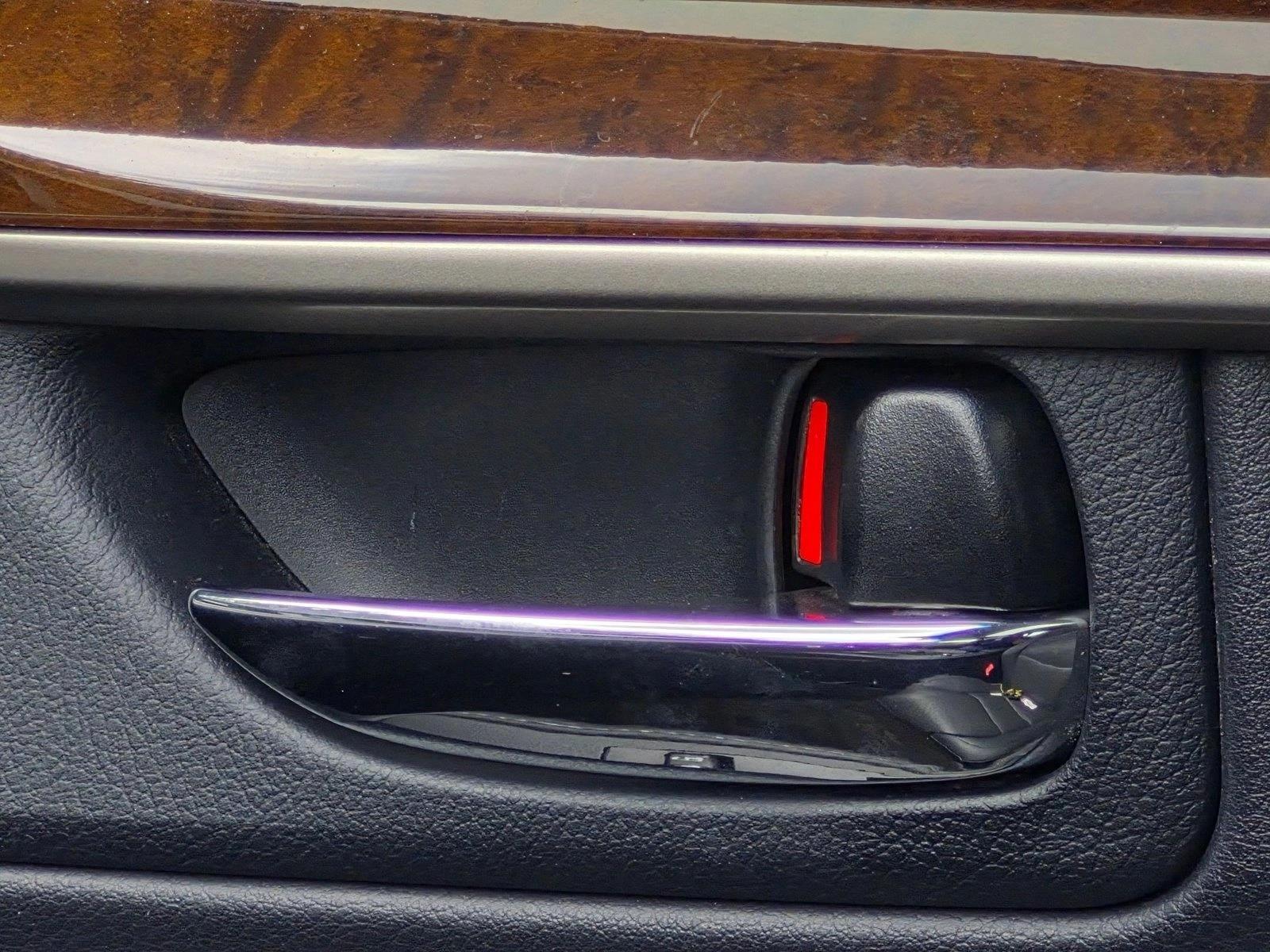 Used 2015 Atomic Silver Lexus  image 8
