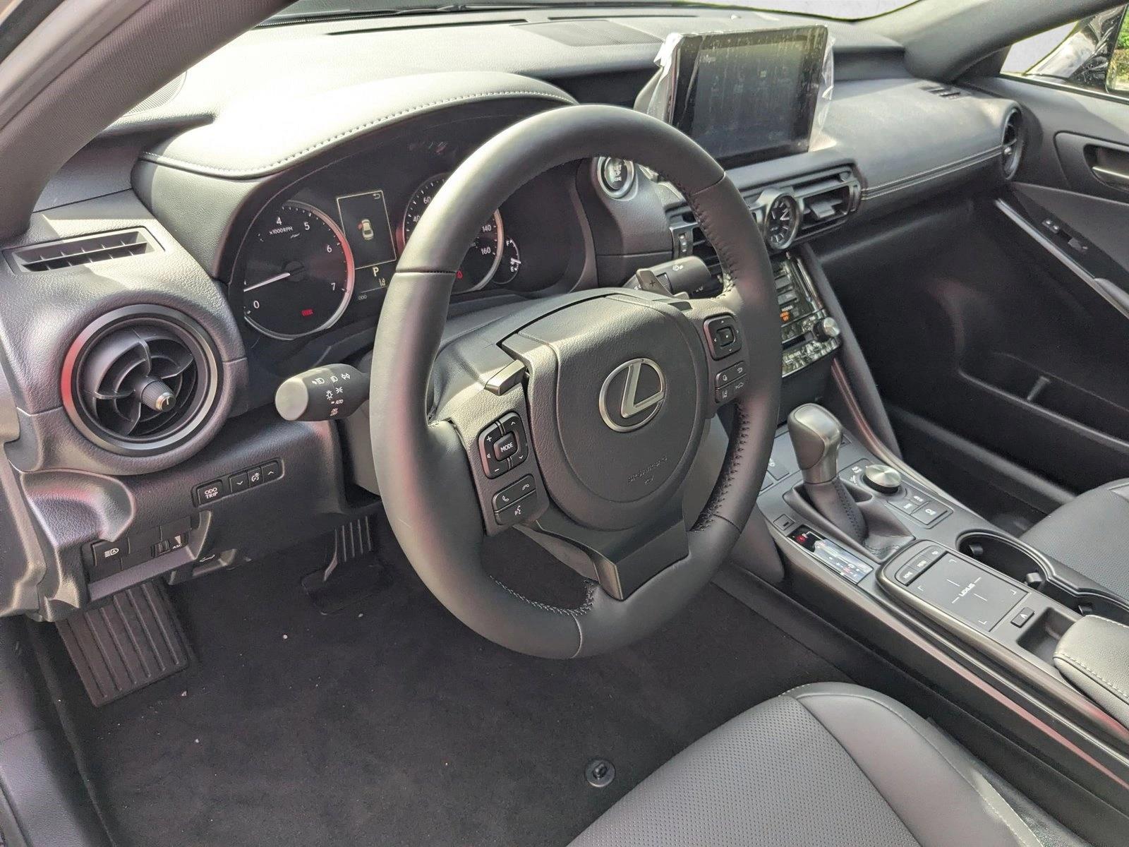 2025 Lexus IS 350 F SPORT photo 3