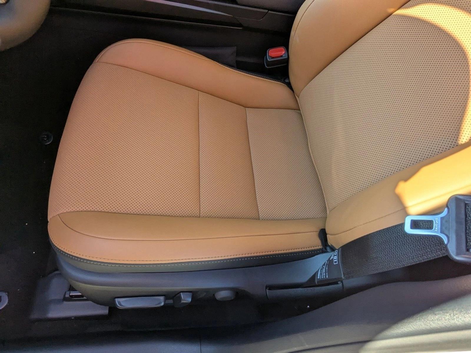 2025 Lexus IS 300 photo 4