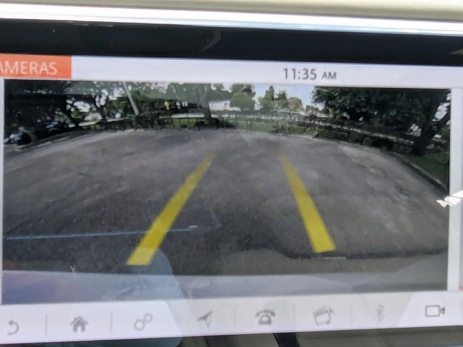 Used 2019 Fuji White Land Rover Dynamic image 11
