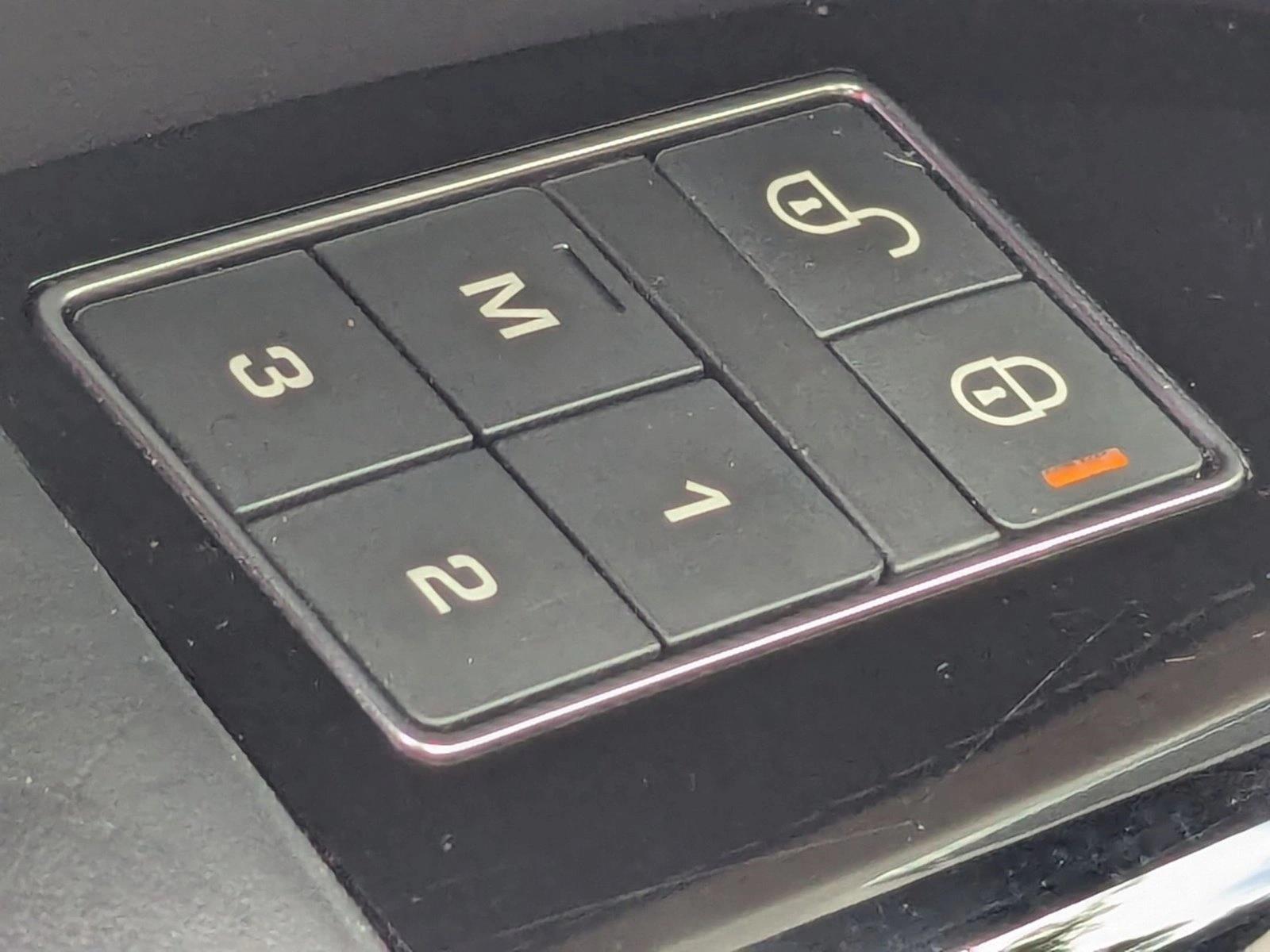 Used 2019 Fuji White Land Rover Dynamic image 14