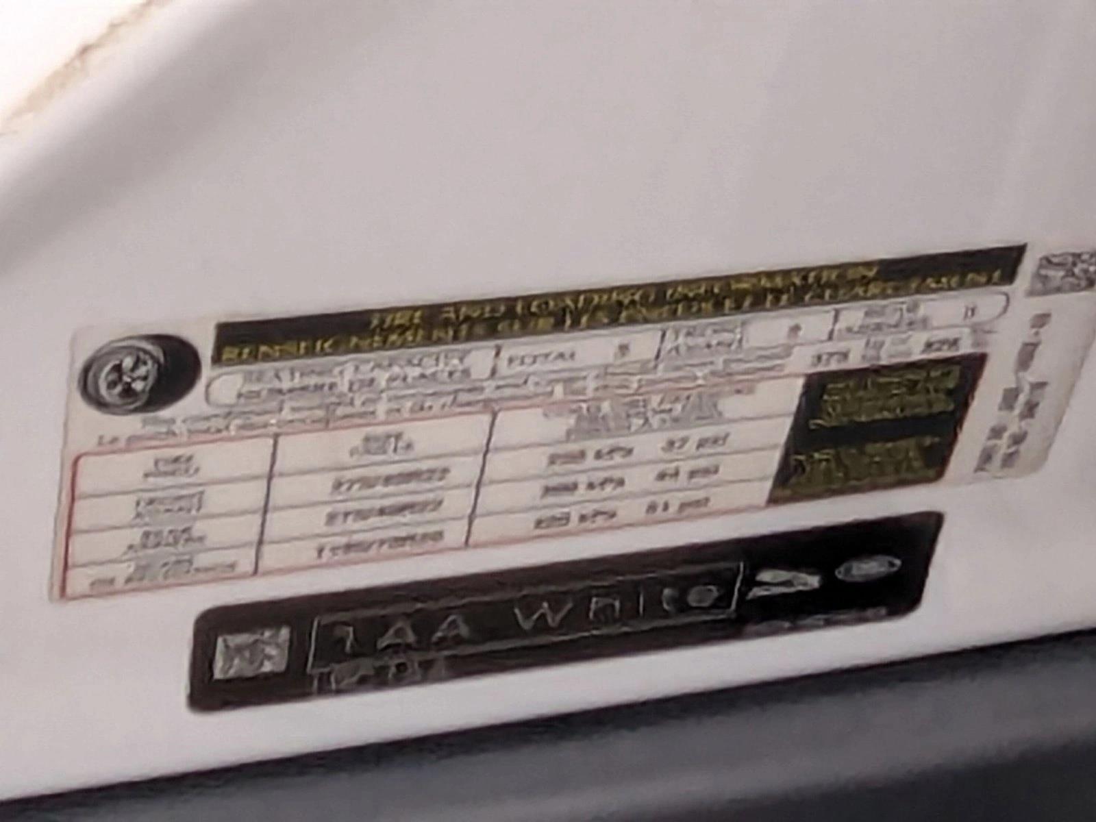 Used 2019 Fuji White Land Rover Dynamic image 21