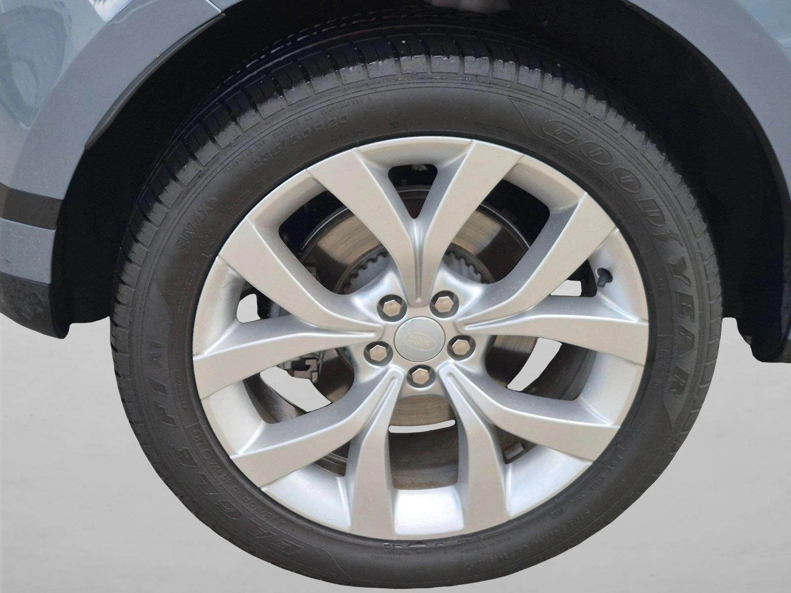 Used 2023 Nolita Grey Metallic Land Rover SE image 13