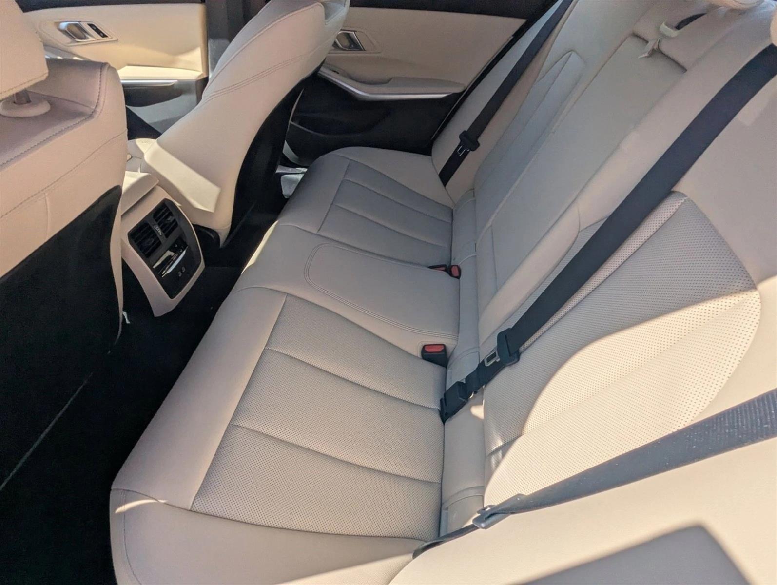 2026 BMW 3 Series 330i - Photo 15