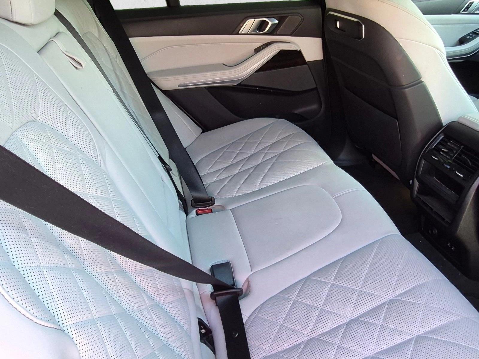 Used 2024 Skyscraper Grey Metallic BMW sDrive40i image 17