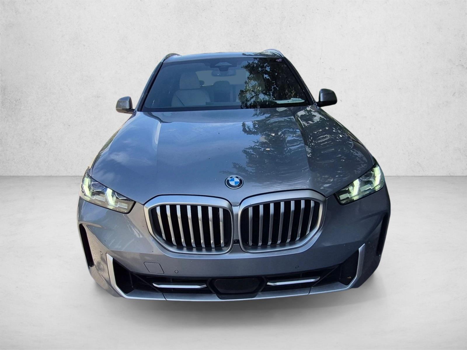 Used 2024 Skyscraper Grey Metallic BMW sDrive40i image 2