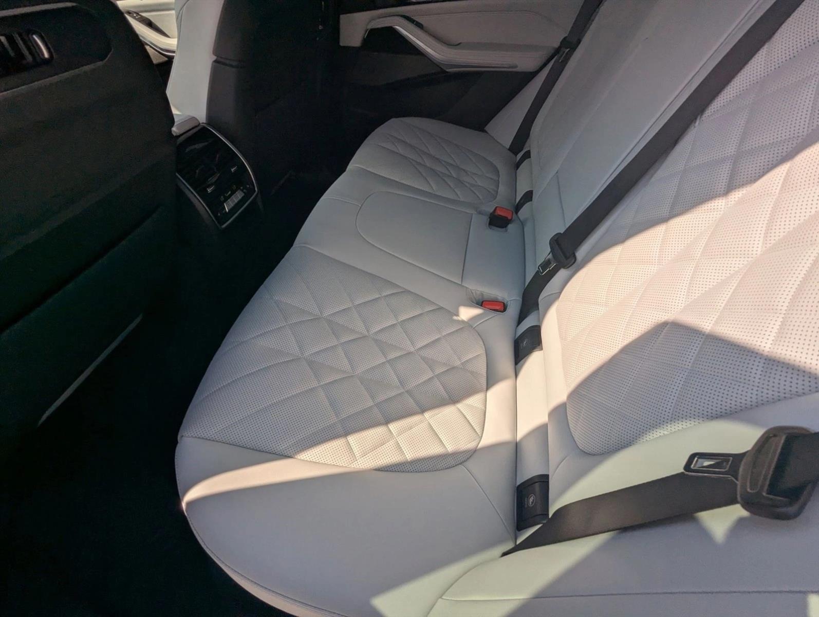 Used 2026 Skyscraper Grey Metallic BMW sDrive40i image 15