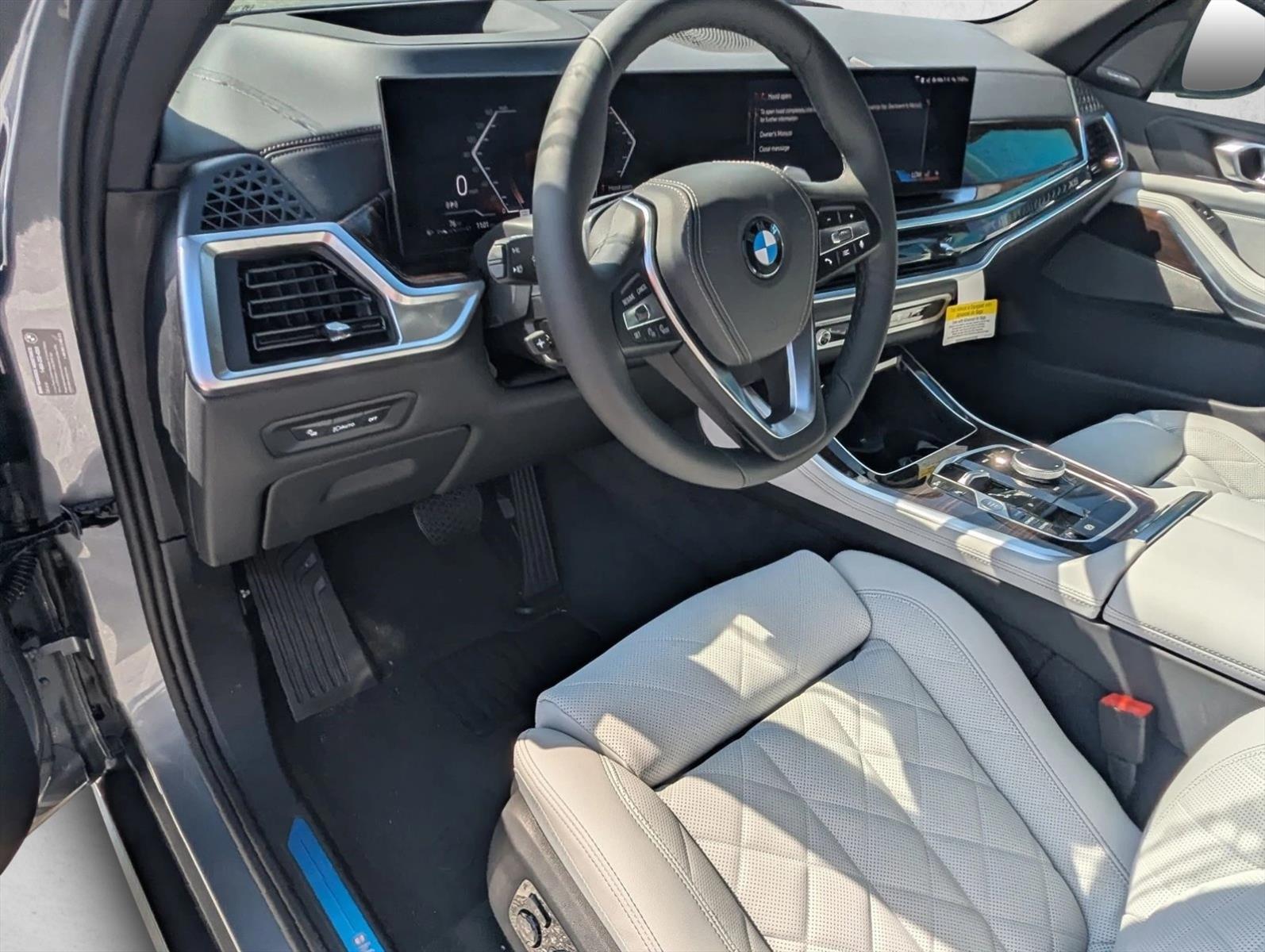 Used 2026 Skyscraper Grey Metallic BMW sDrive40i image 3