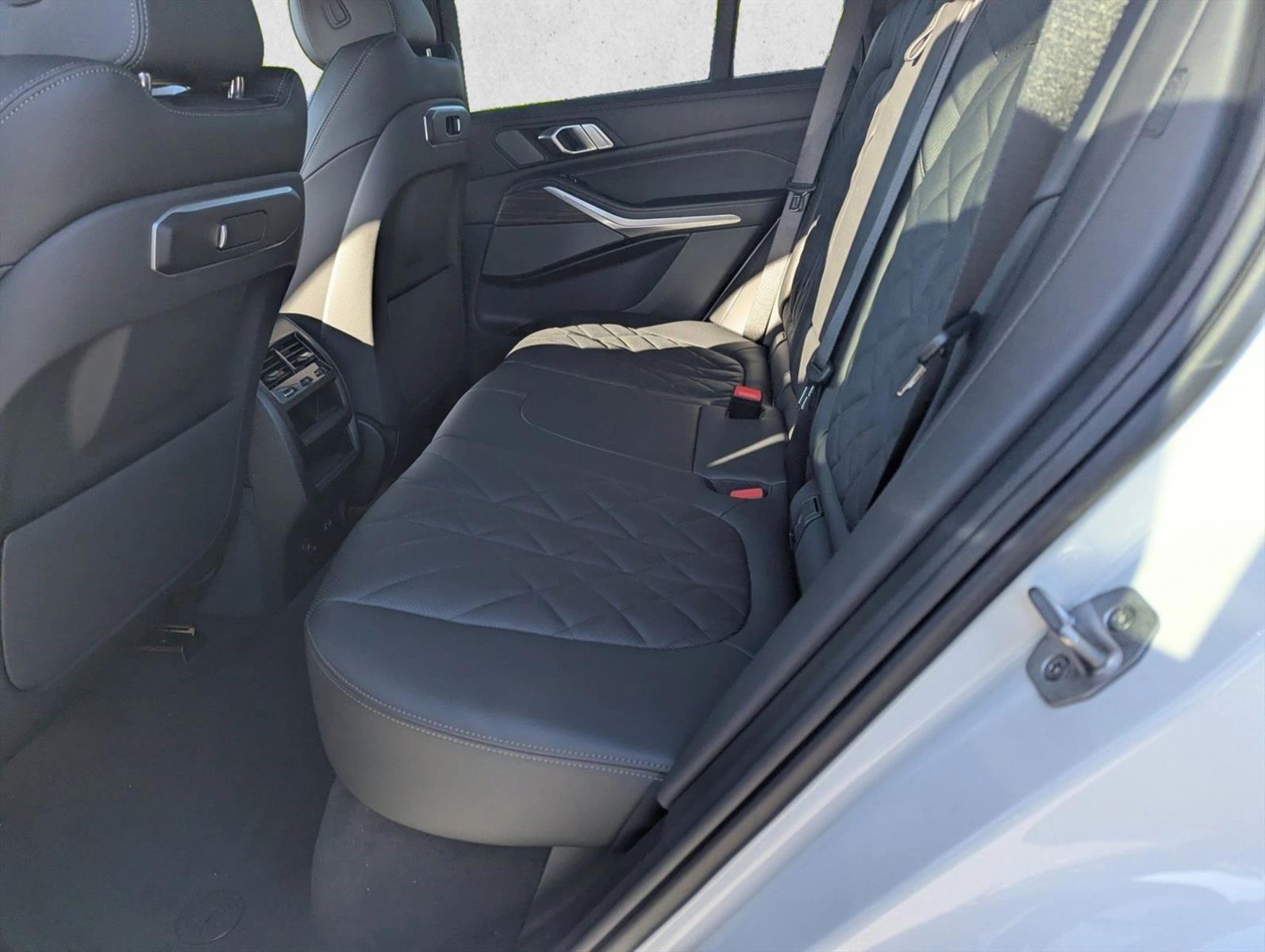 2026 BMW X5 40i - Photo 13