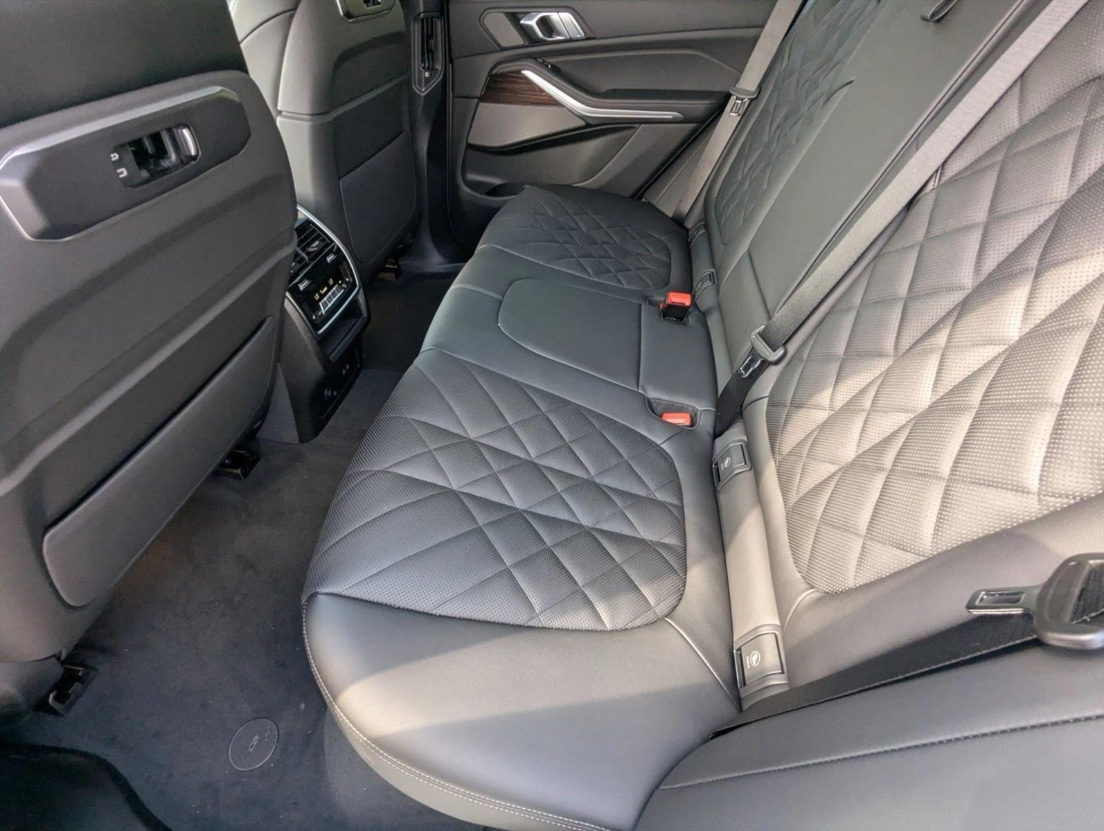 Used 2026 Skyscraper Grey Metallic BMW sDrive40i image 15