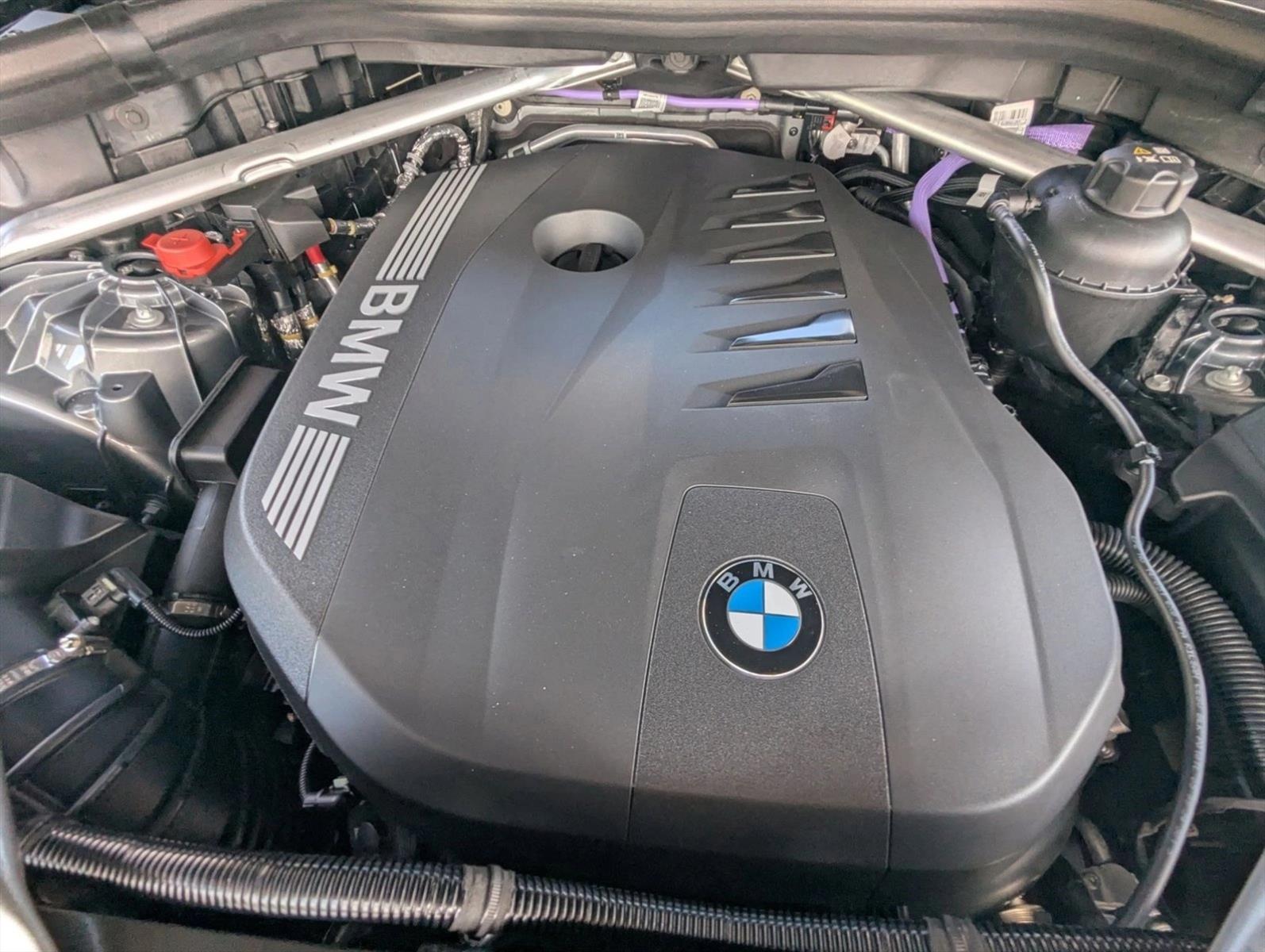 Used 2026 Skyscraper Grey Metallic BMW sDrive40i image 16