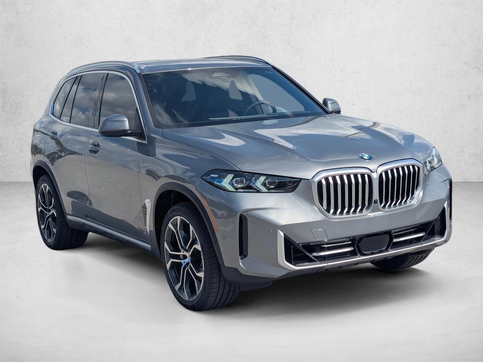 Used 2026 Skyscraper Grey Metallic BMW sDrive40i image 6
