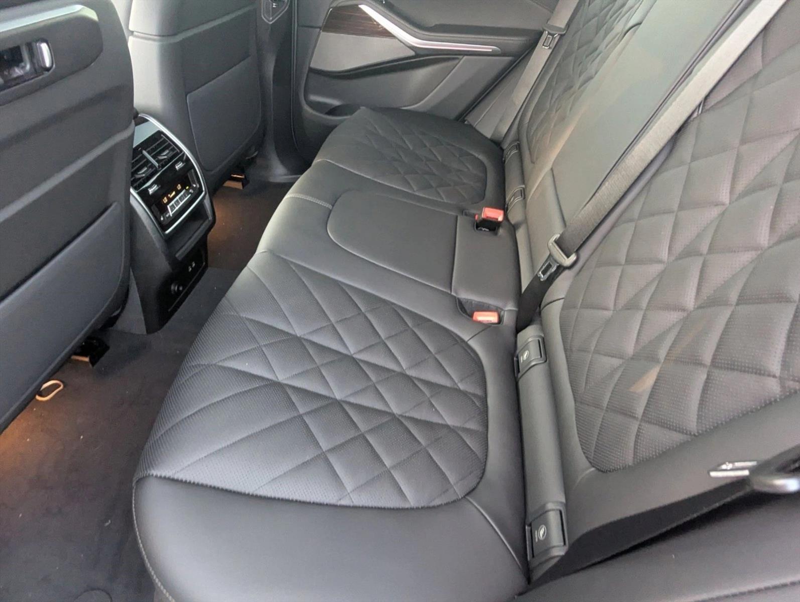 Used 2026 Skyscraper Grey Metallic BMW sDrive40i image 15