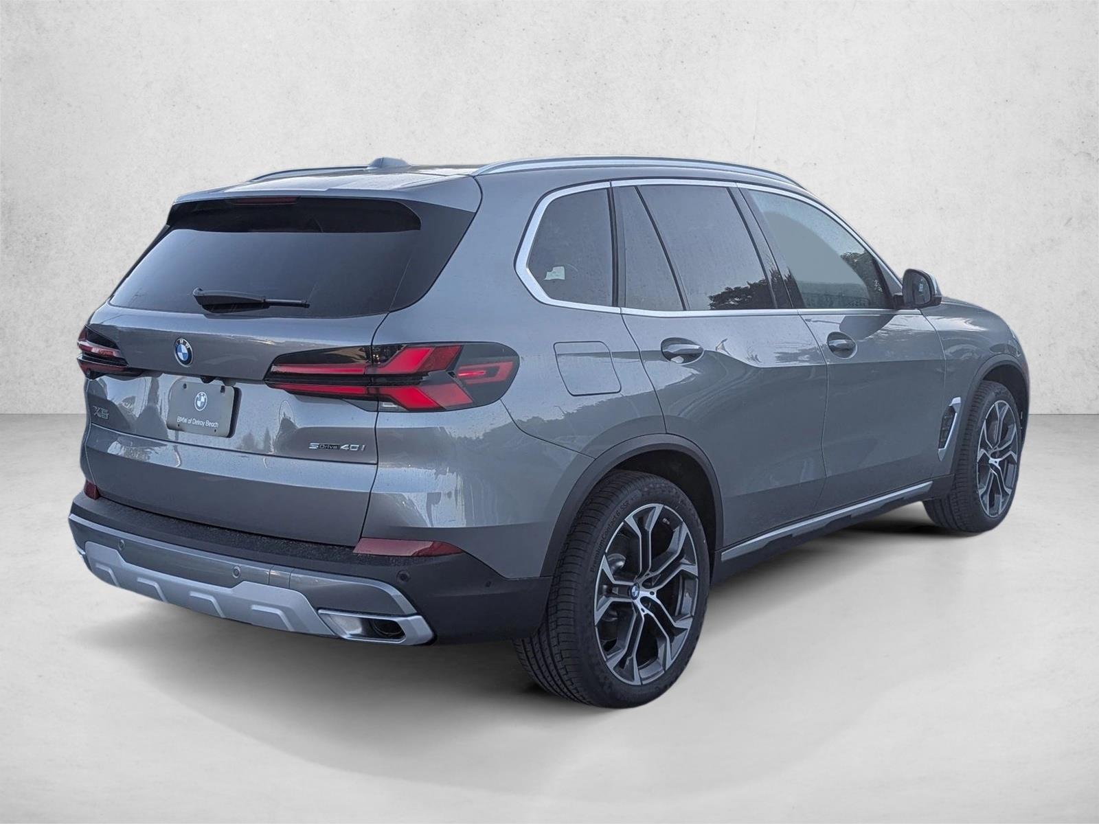 Used 2026 Skyscraper Grey Metallic BMW sDrive40i image 2