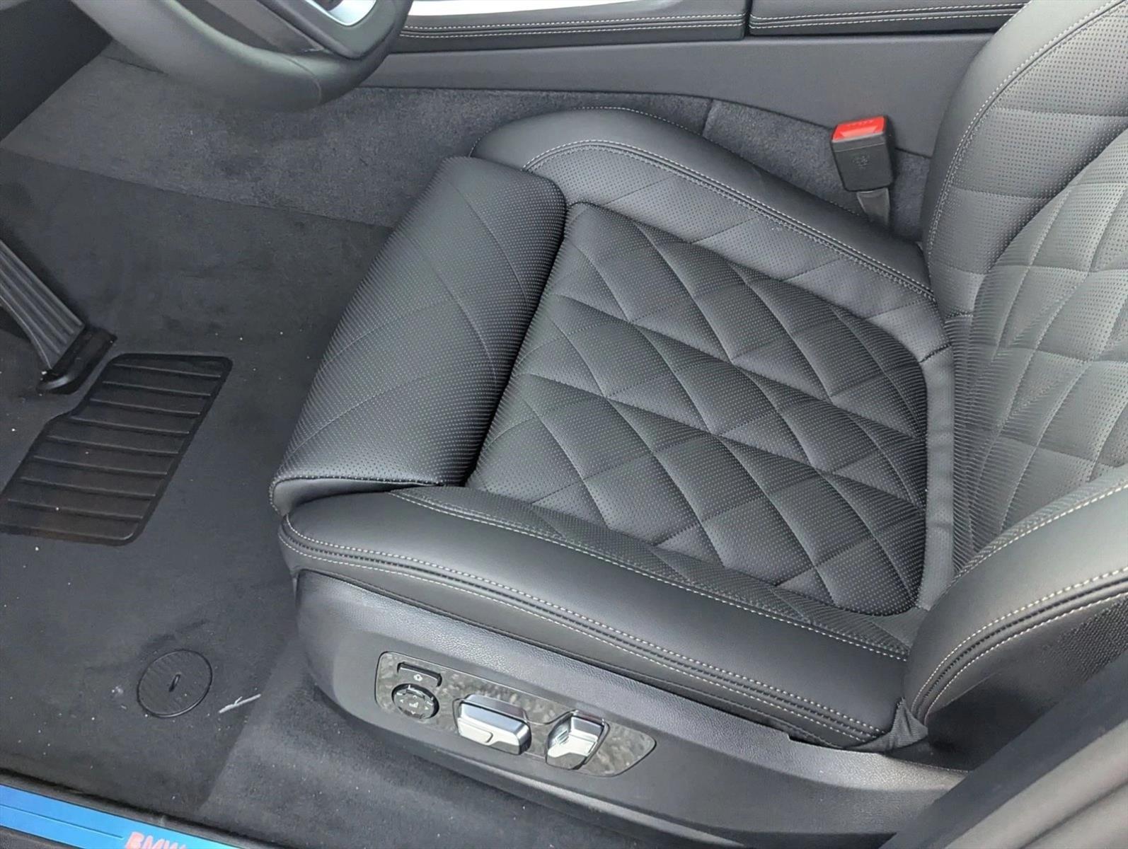 Used 2026 Skyscraper Grey Metallic BMW sDrive40i image 4