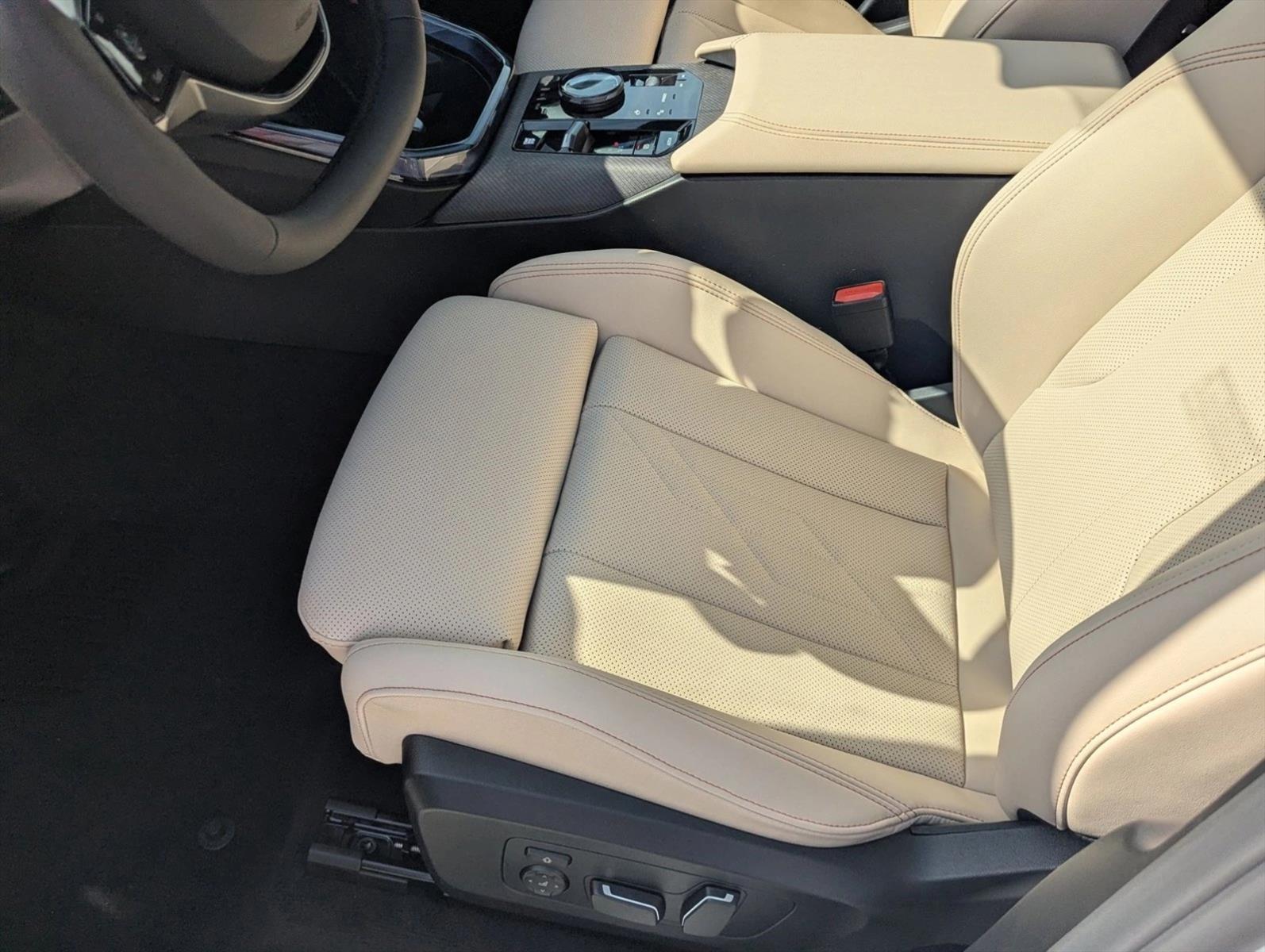 Used 2026 Alpine White BMW 30 xDrive image 4