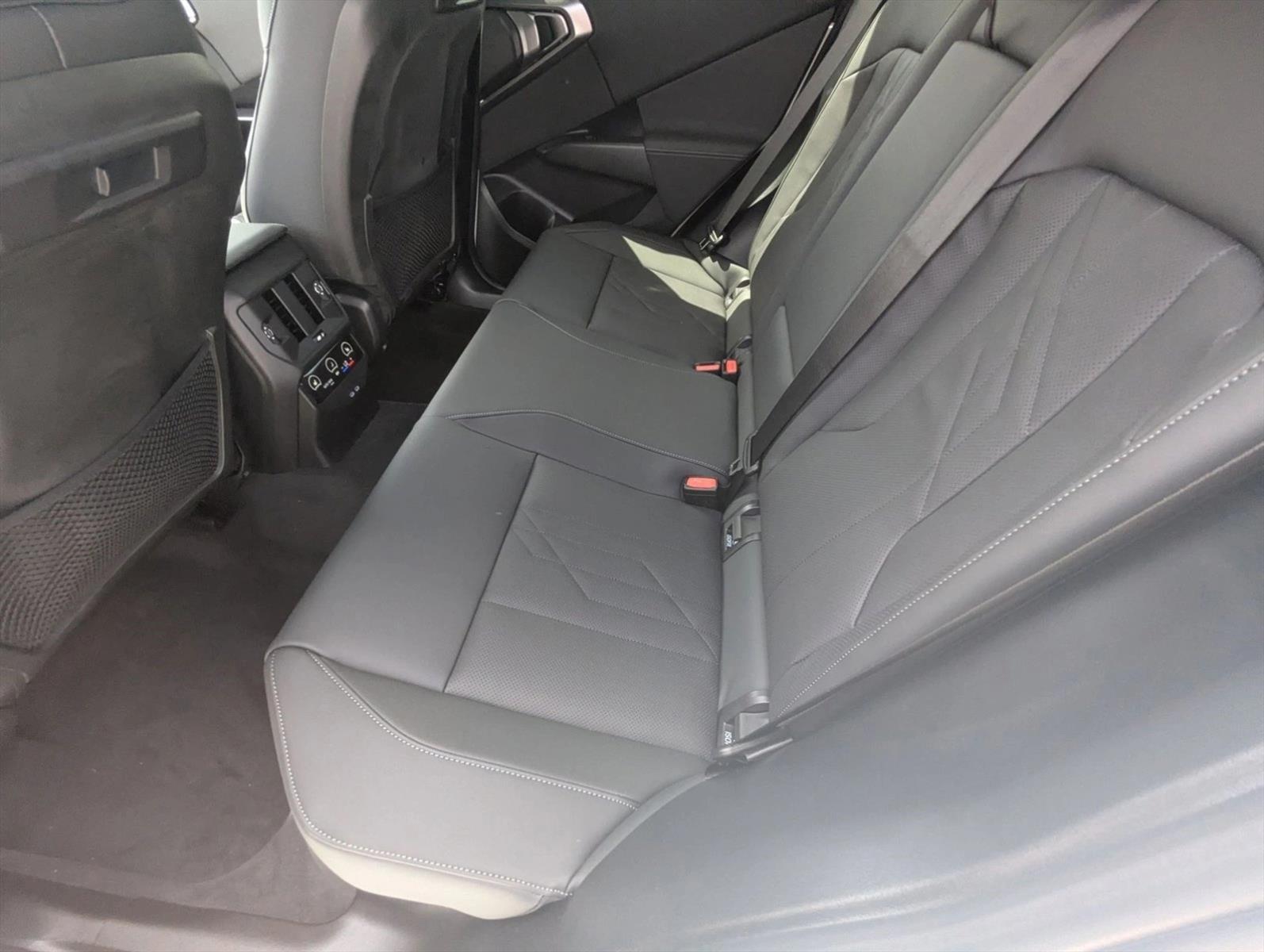 2026 BMW X3 30 - Photo 15