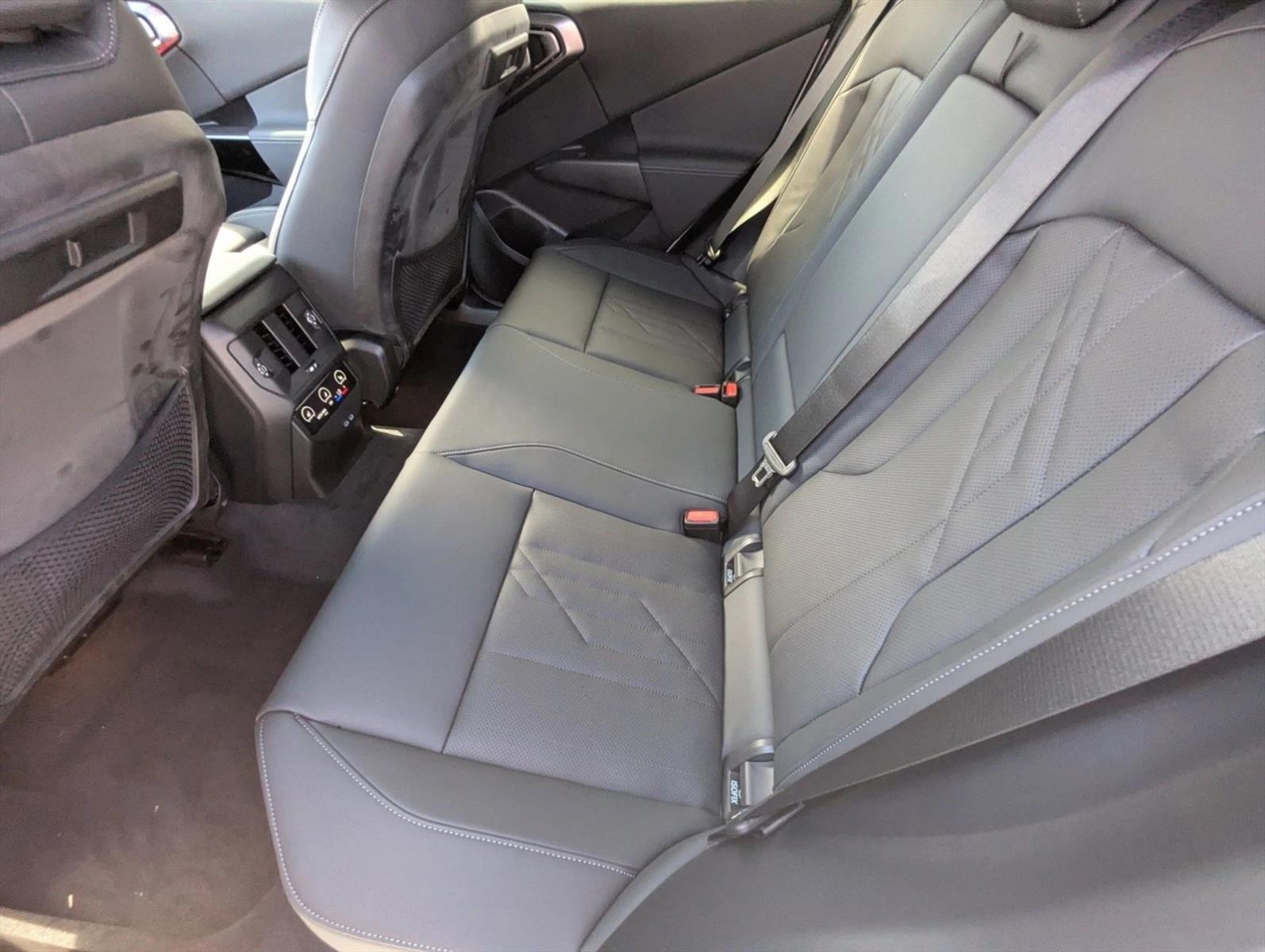 2026 BMW X3 30 - Photo 15