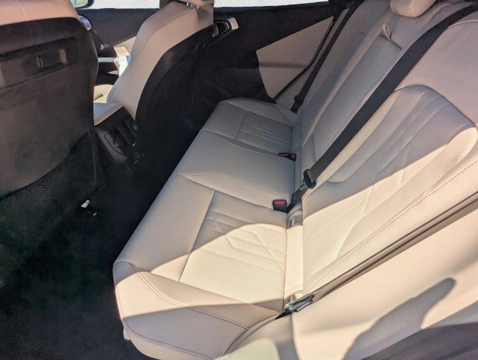 2026 BMW X3 30 - Photo 14