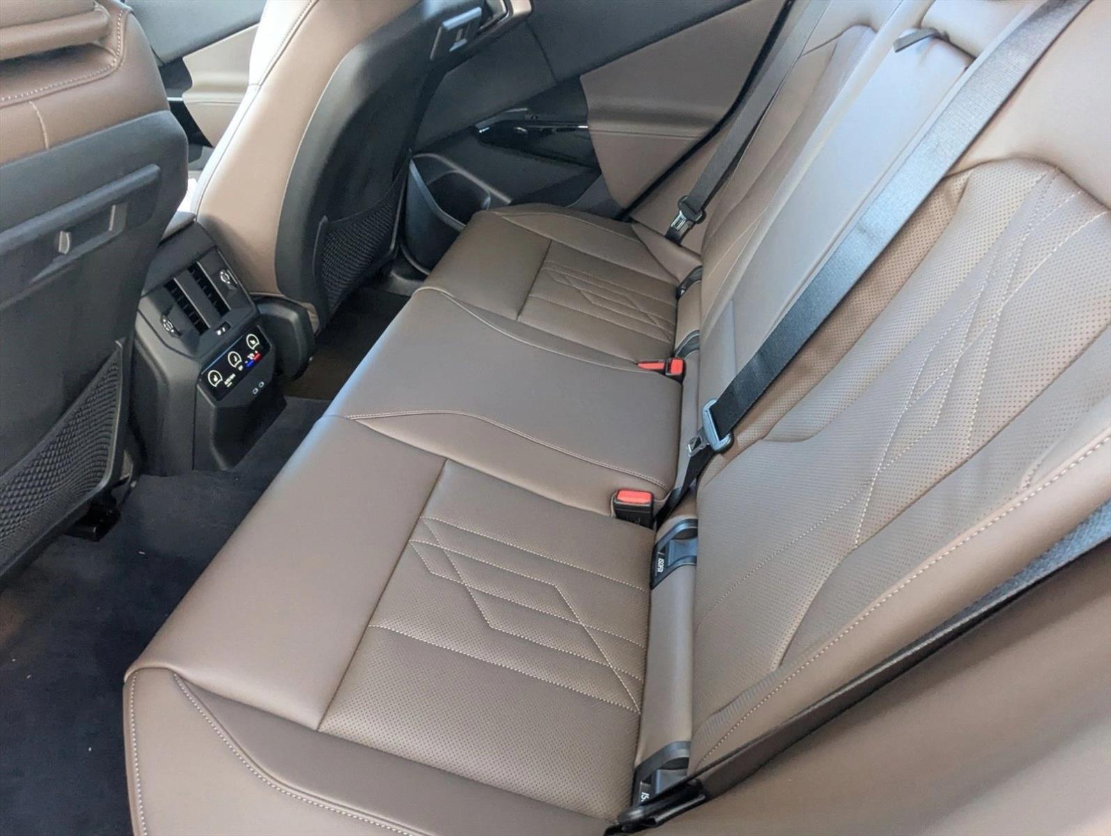 2026 BMW X3 30 - Photo 14