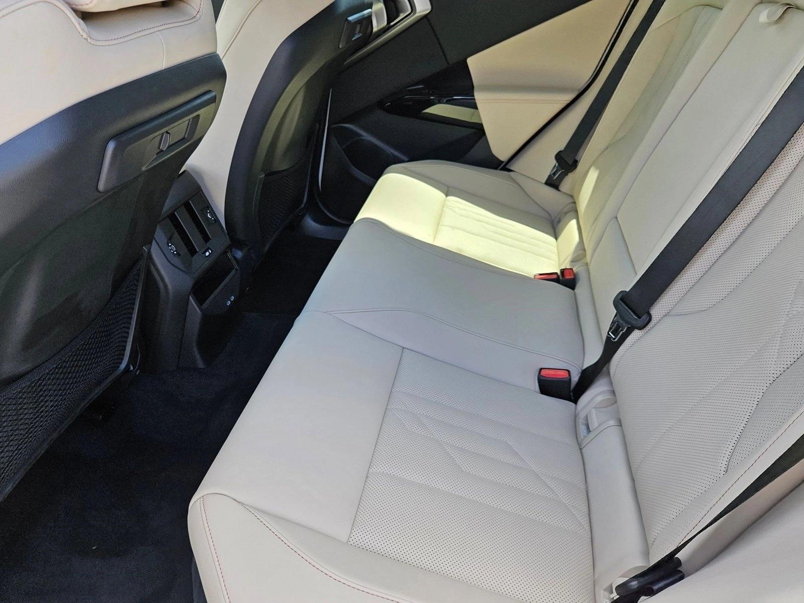 2026 BMW X3 30 - Photo 16