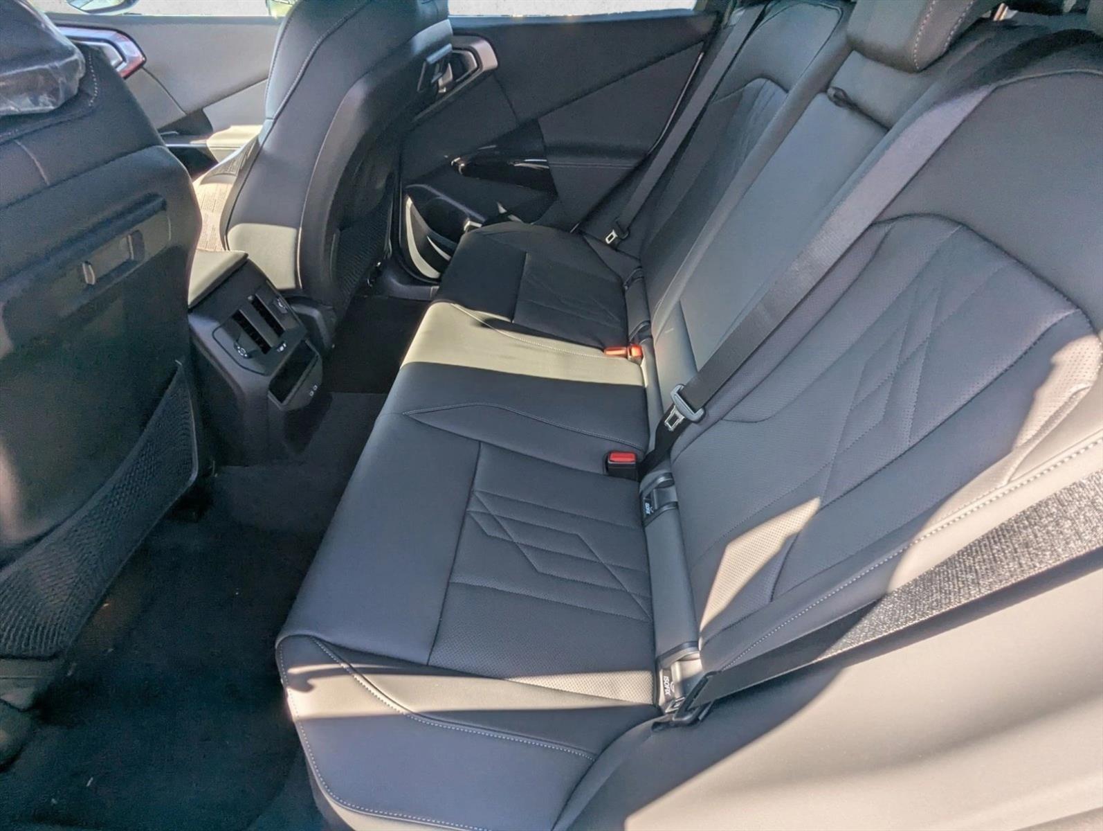 2026 BMW X3 30 - Photo 15