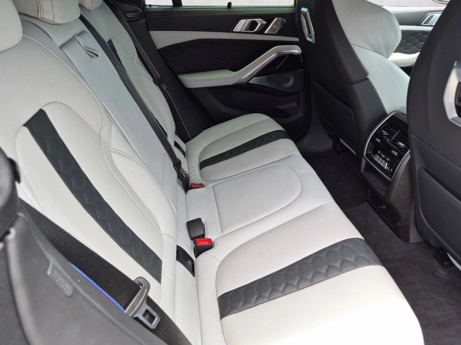 Used 2025 Marina Bay Blue Me BMW  image 21