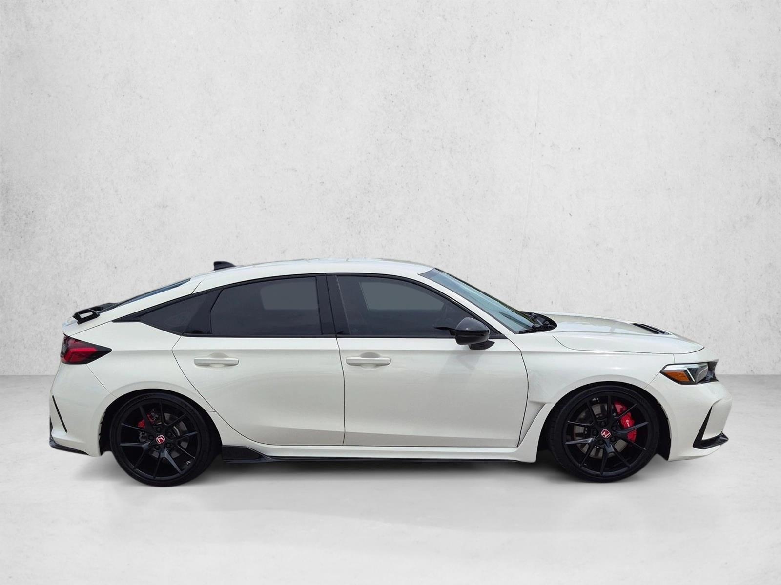 Used 2024 Championship White Honda  image 4
