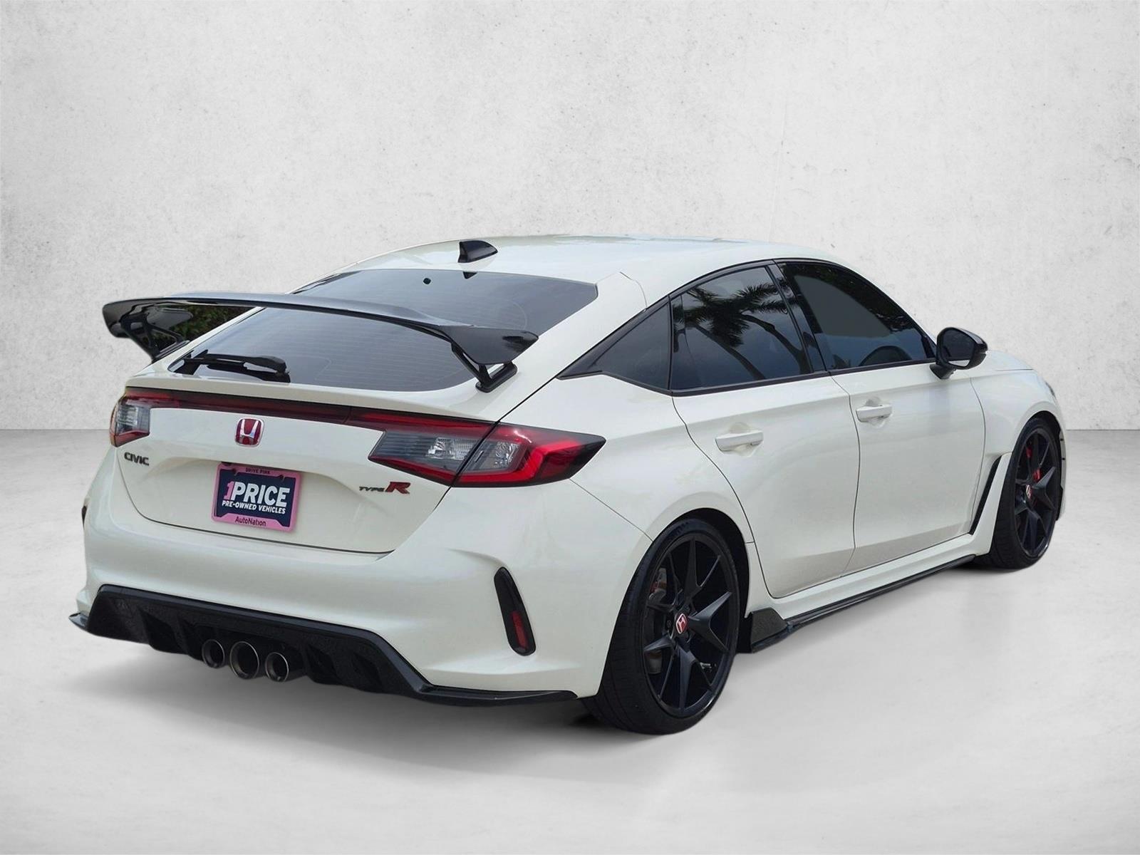 Used 2024 Championship White Honda  image 5