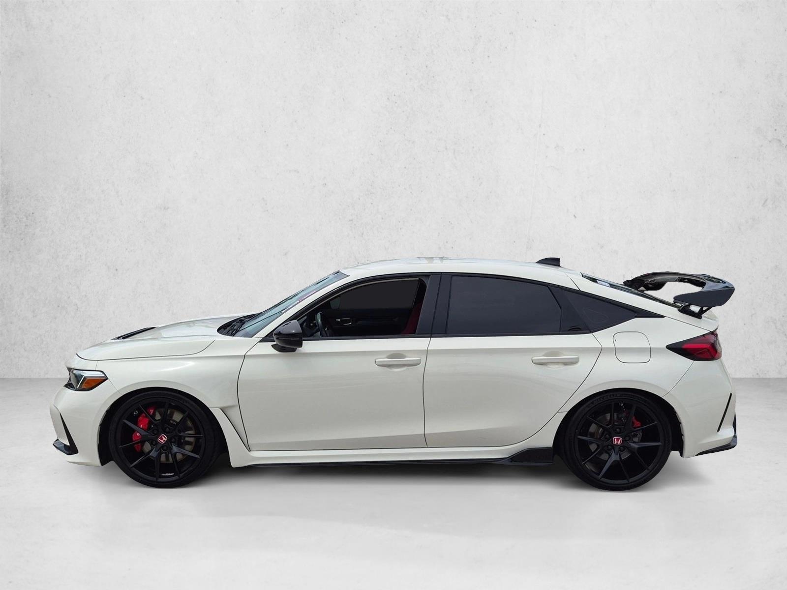 Used 2024 Championship White Honda  image 9