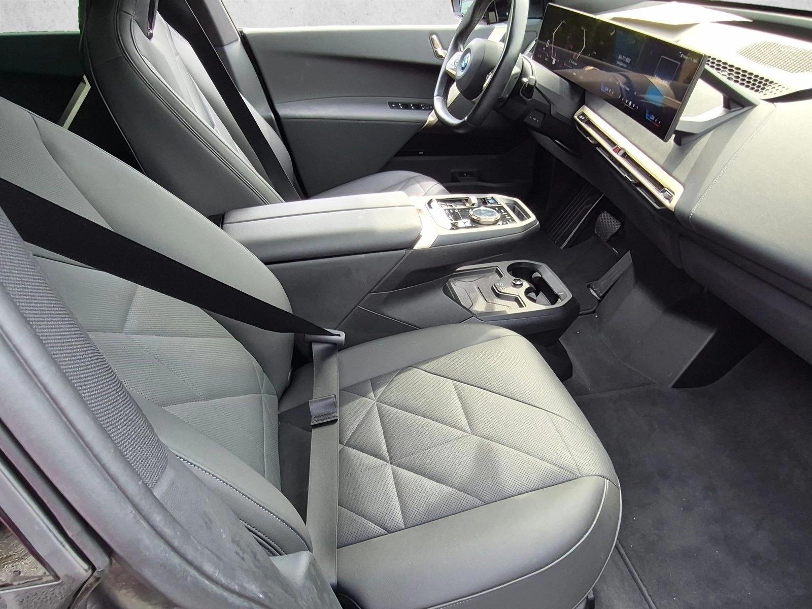 Used 2024 Black Sapphire Metallic BMW xDrive50 image 18