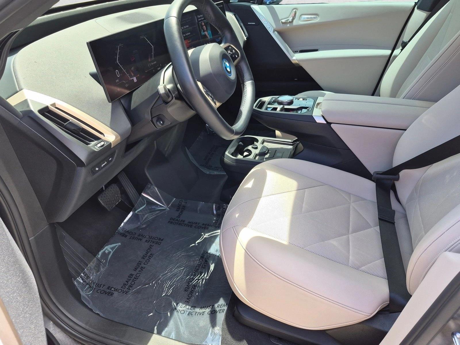 Used 2024 Black Sapphire Metallic BMW xDrive50 image 17