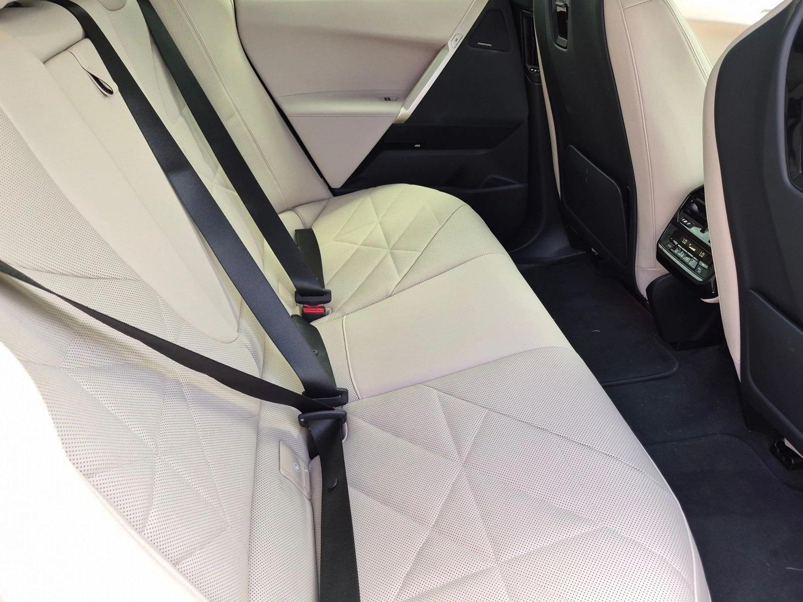 Used 2024 Black Sapphire Metallic BMW xDrive50 image 18