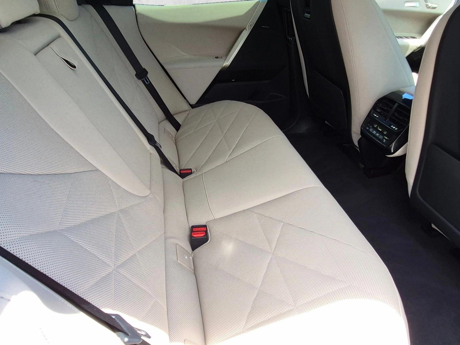 Used 2024 Black Sapphire Metallic BMW xDrive50 image 21